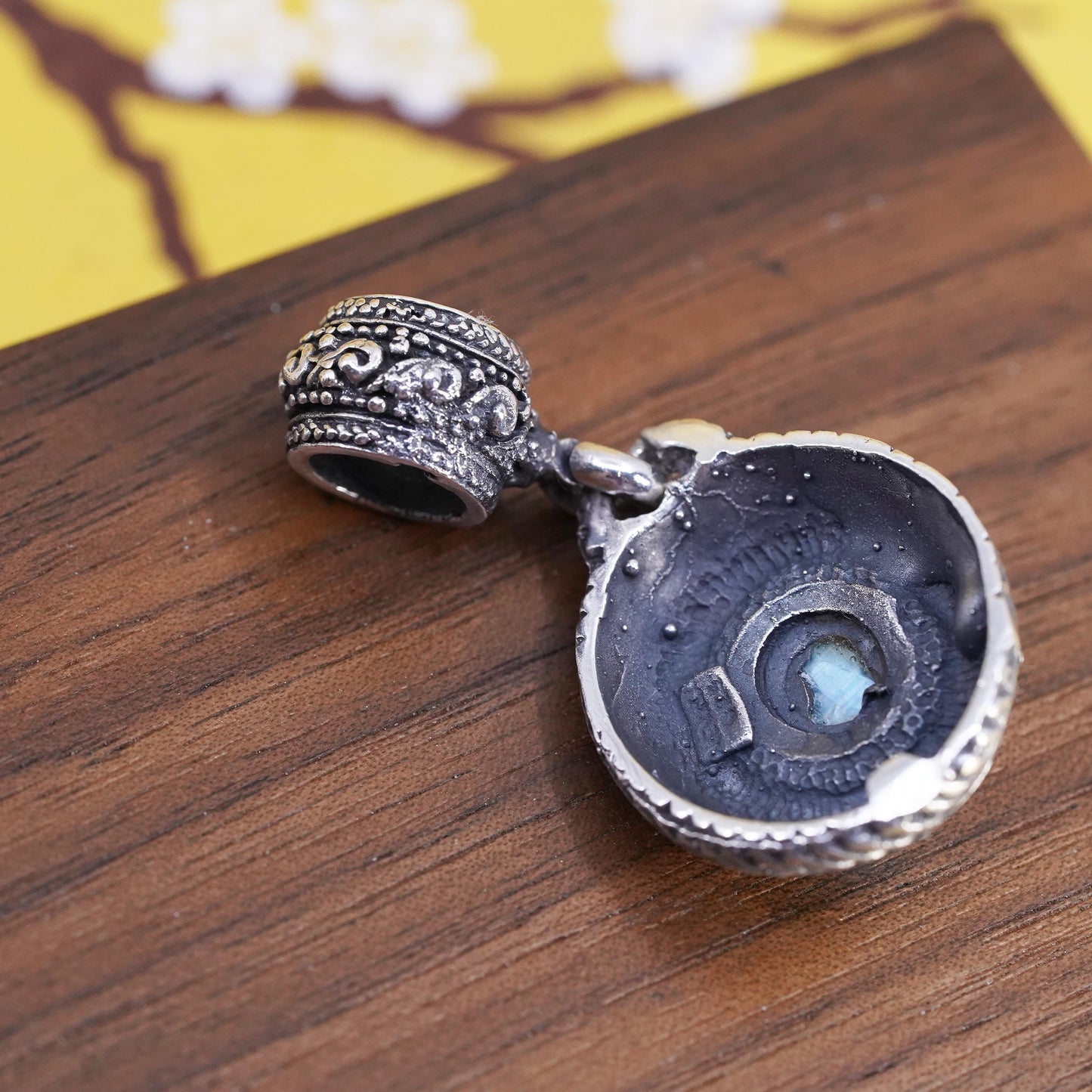 Vintage Mexican Sterling 925 silver textured pendant with oval blue cat’s eye
