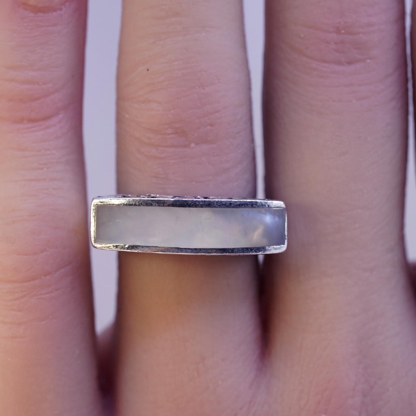 Size 6, vintage Sterling 925 silver statement ring with mother of pearl inlay