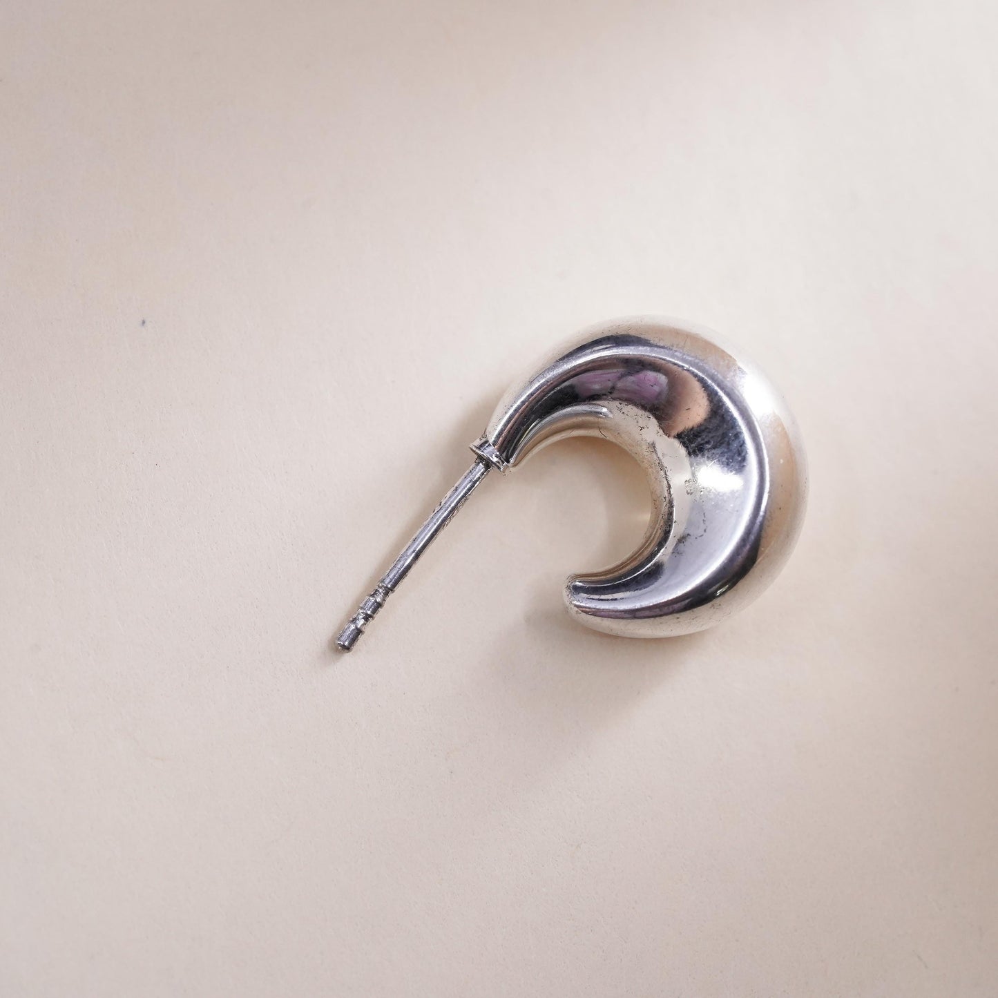 Vintage Mexican handmade single 1 earring. Sterling 925 silver huggie stud