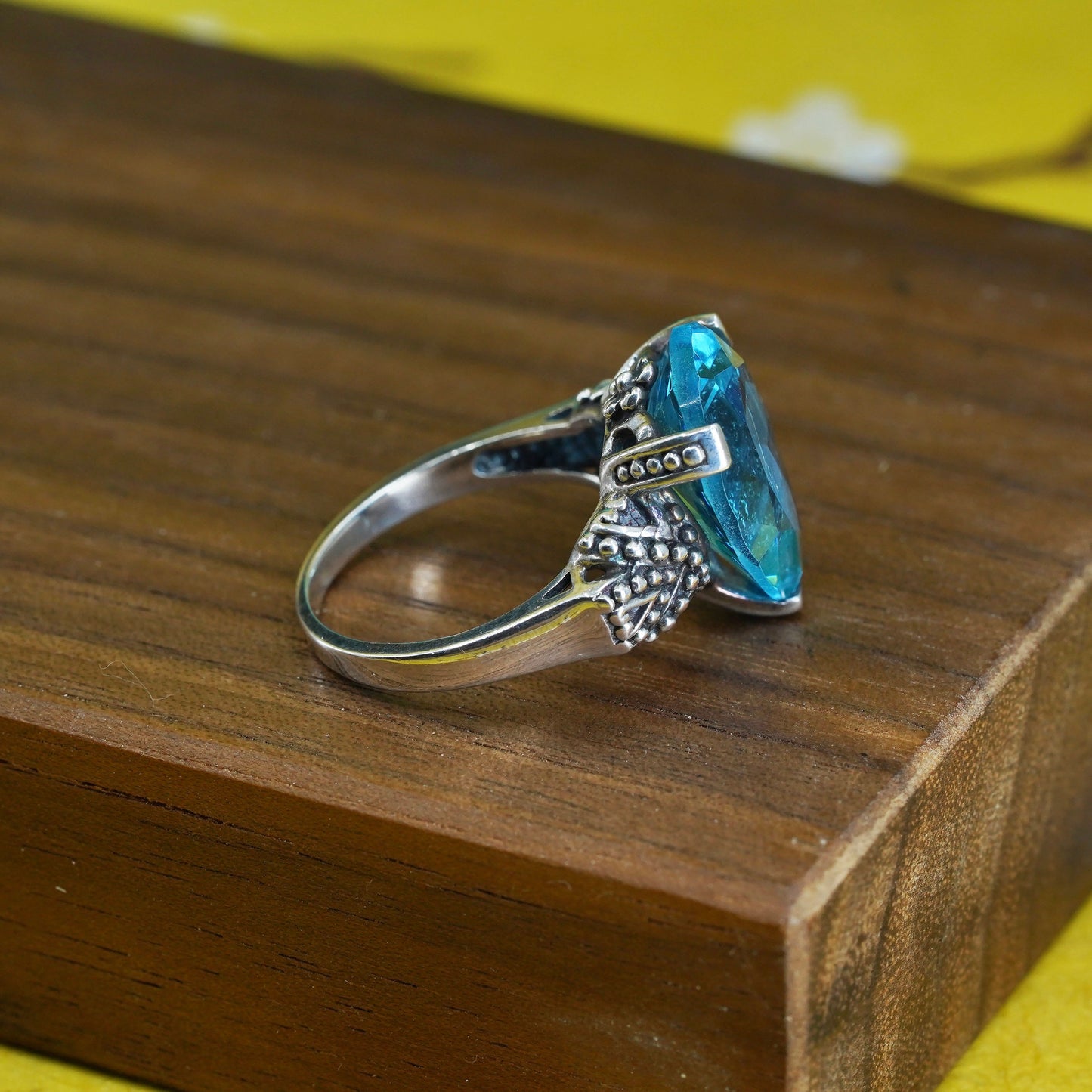 Size 7, vintage Sterling 925 silver statement ring with teardrop blue topaz