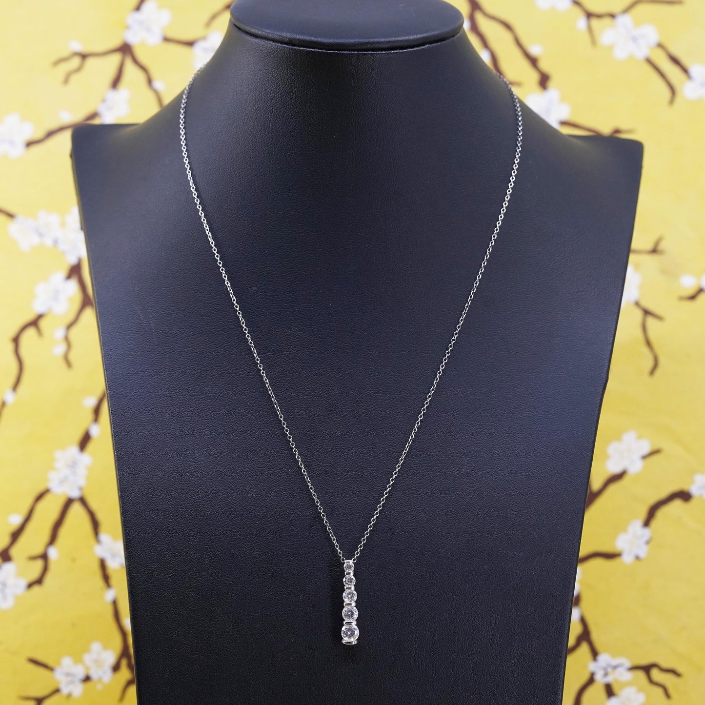 18", vintage Sterling silver necklace, Italy 925 circle chain with cz pendant