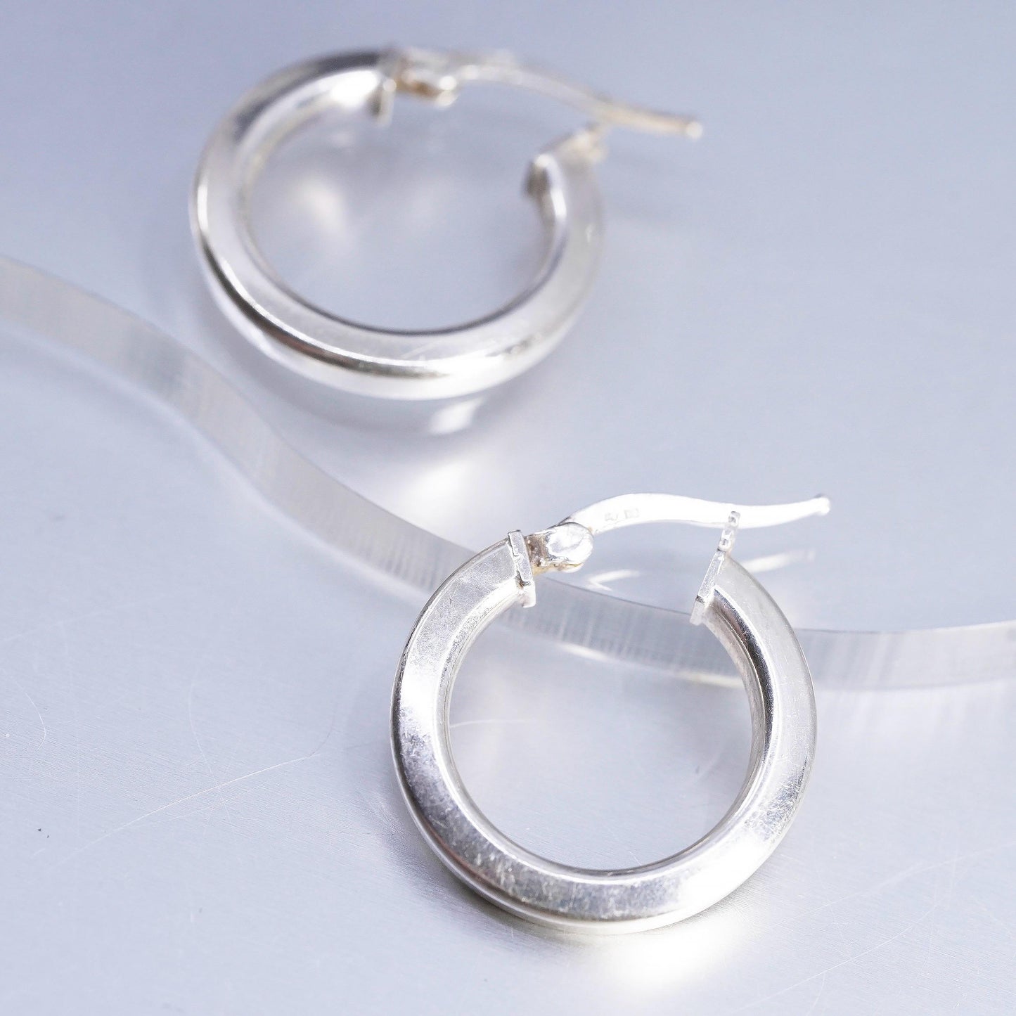 0.75" Vintage sterling silver 925 ribbed Huggie earrings Hoops