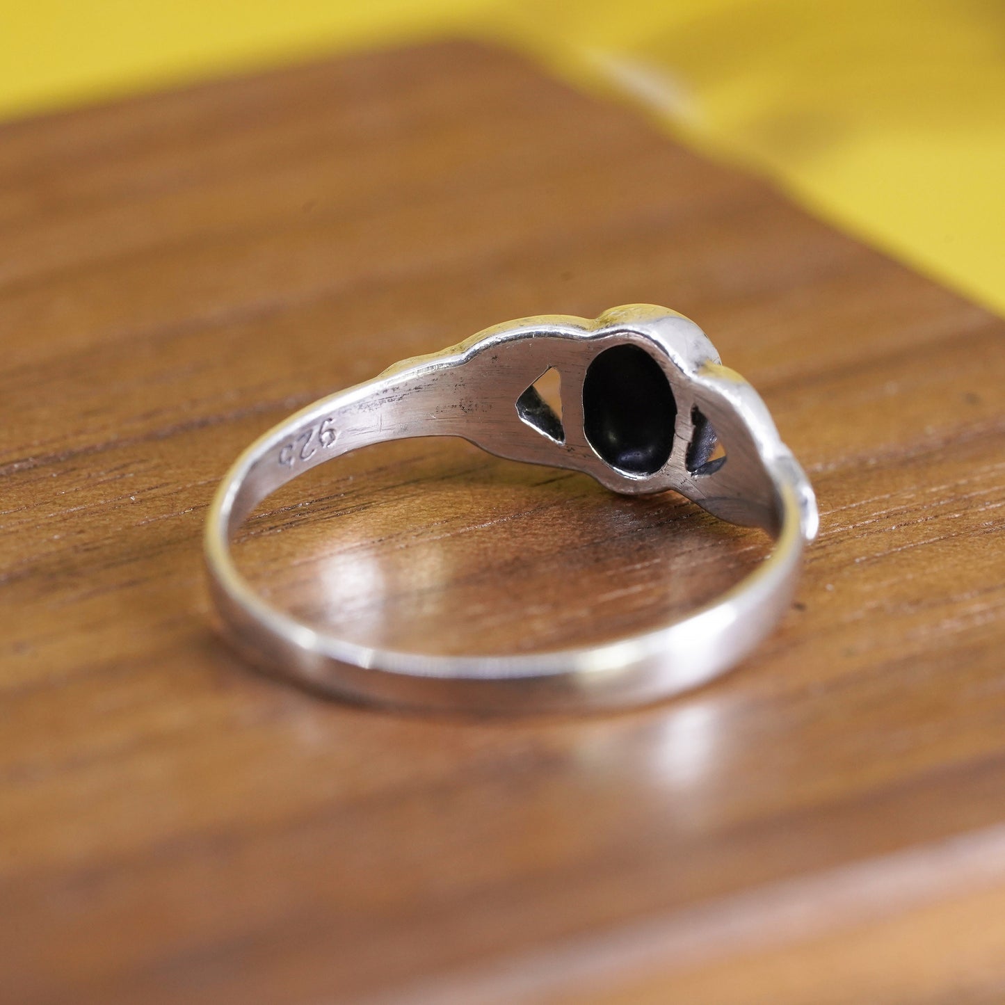 Size 7.5, vintage Sterling 925 silver handmade ring with oval onyx