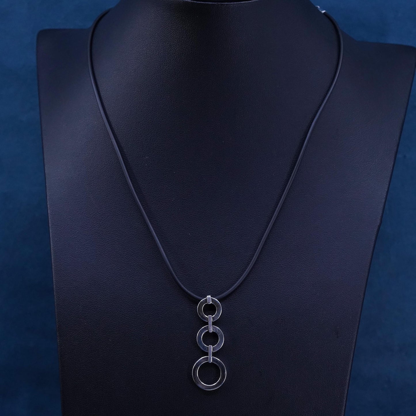 16+2”, vintage Fossil Sterling 925 Silver circle pendant Black rubber Necklace