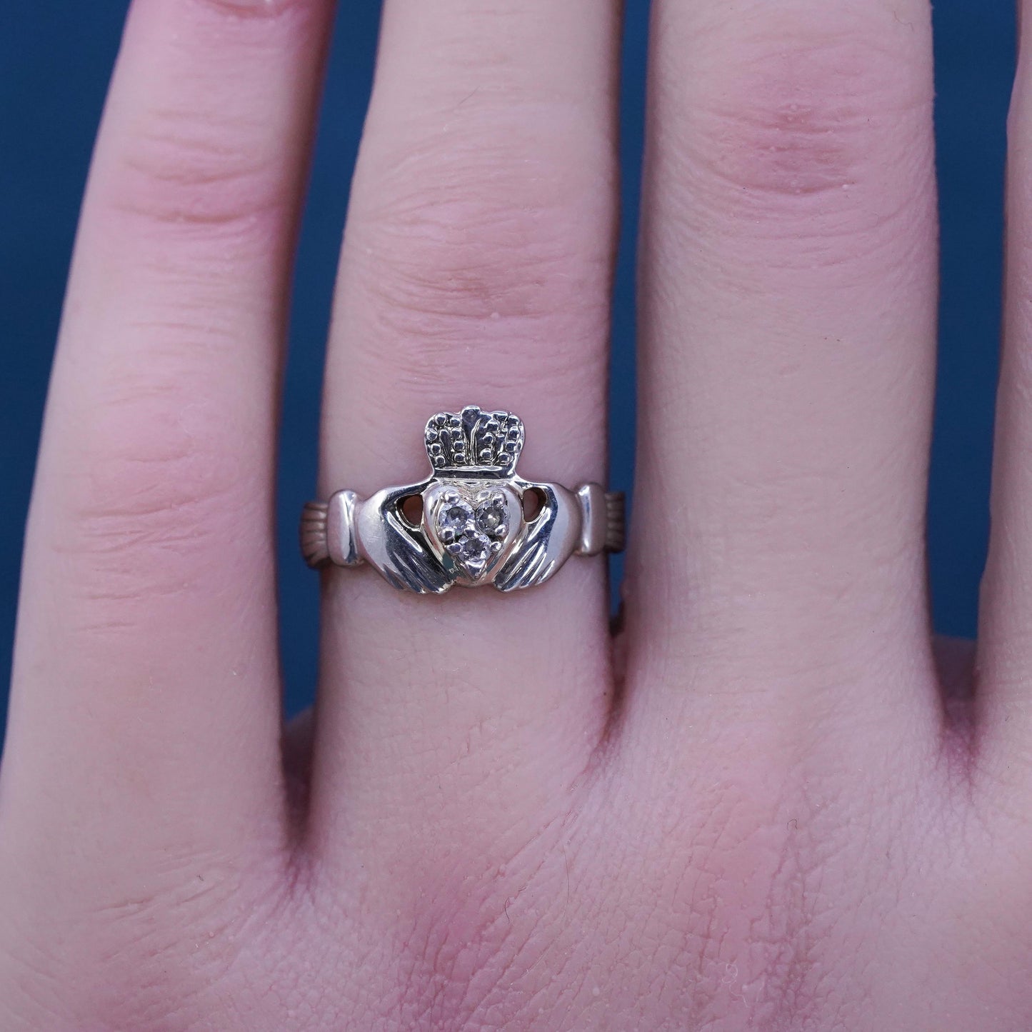 Size 6.5, Irish sterling silver claddagh ring, holding heart 925 silver band cz