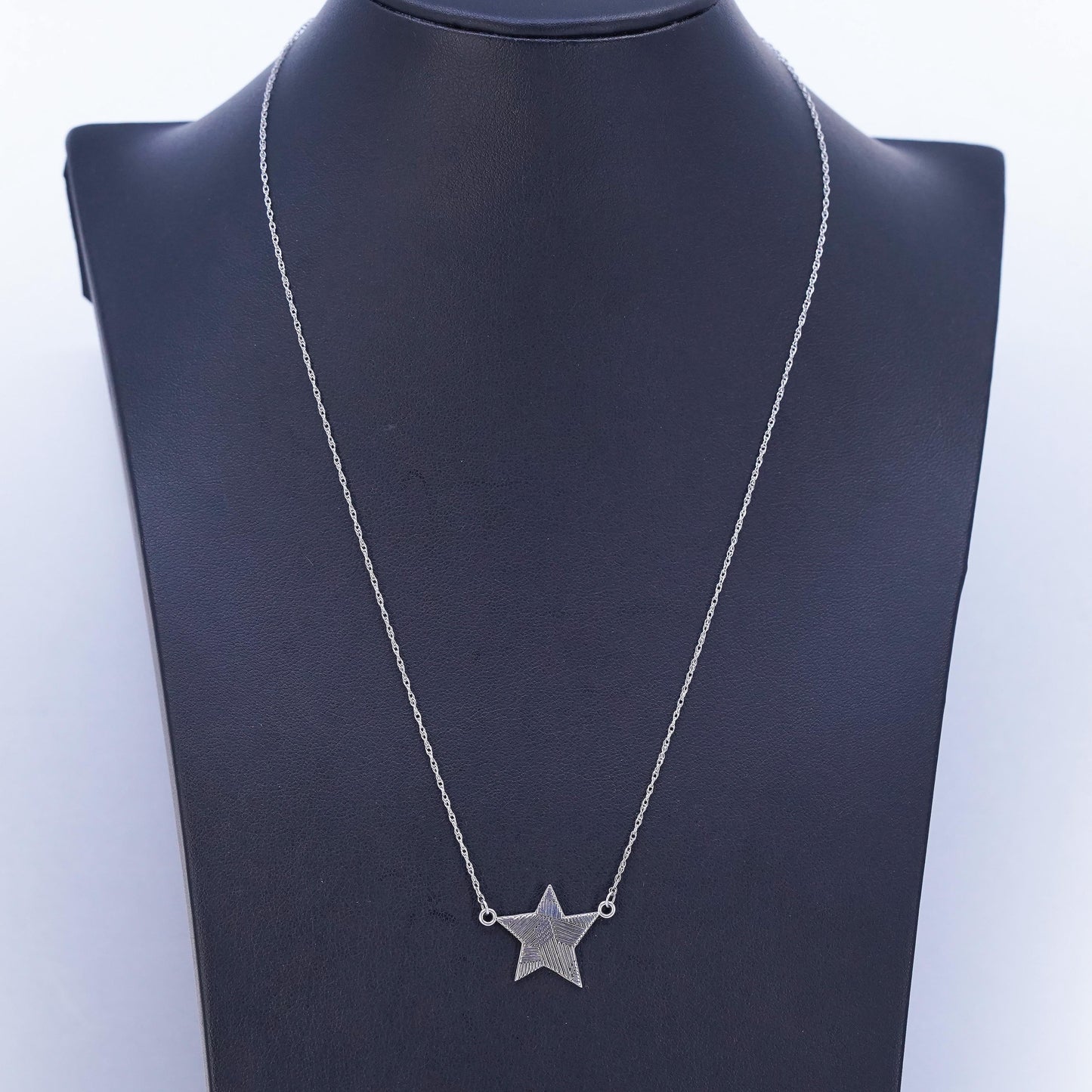 18+2” Borsheims Jewelry, Sterling 925 silver circle chain necklace star pendant