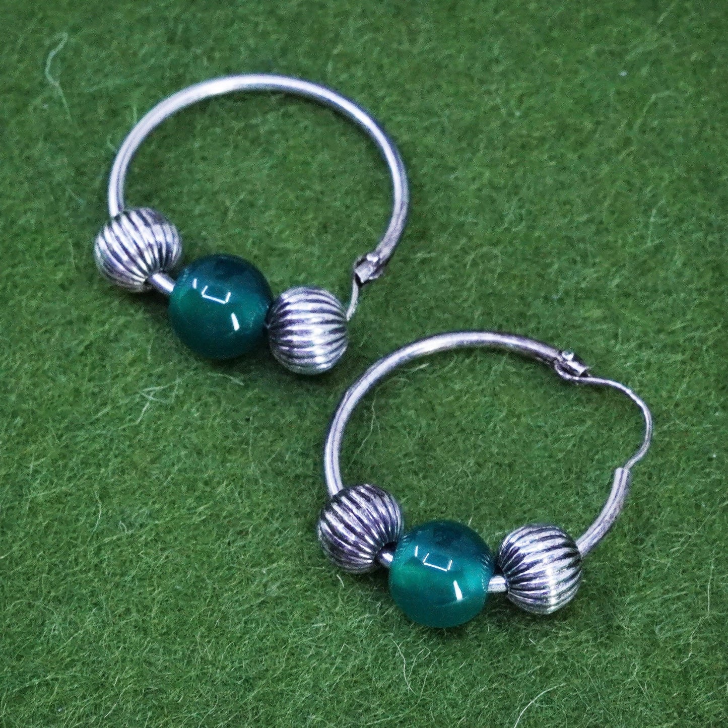 0.75”, Vintage sterling 925 silver loop earrings, primitive hoops emerald beads