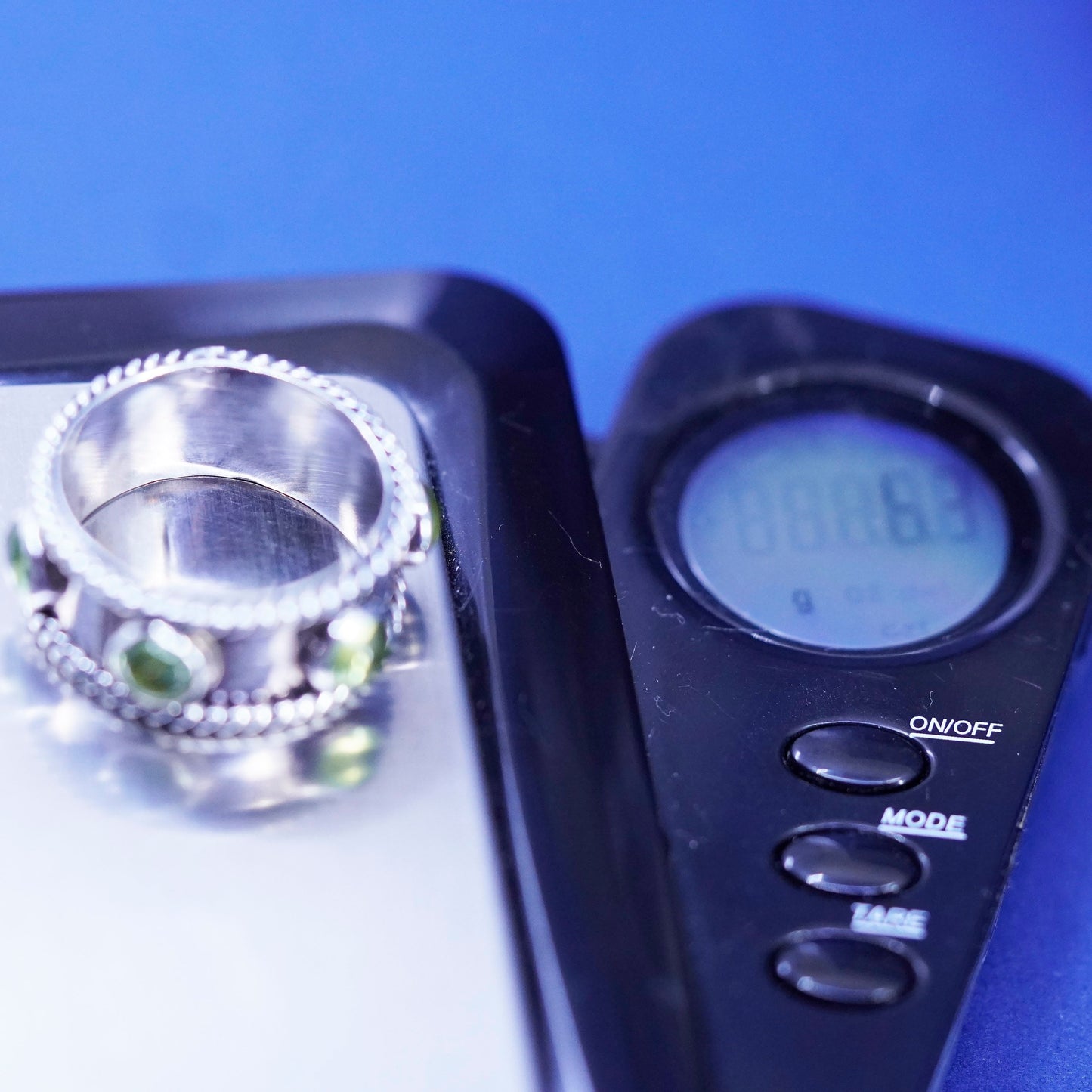 Size 7.5, vintage GeoArt sterling silver handmade band 925 spinner ring peridot