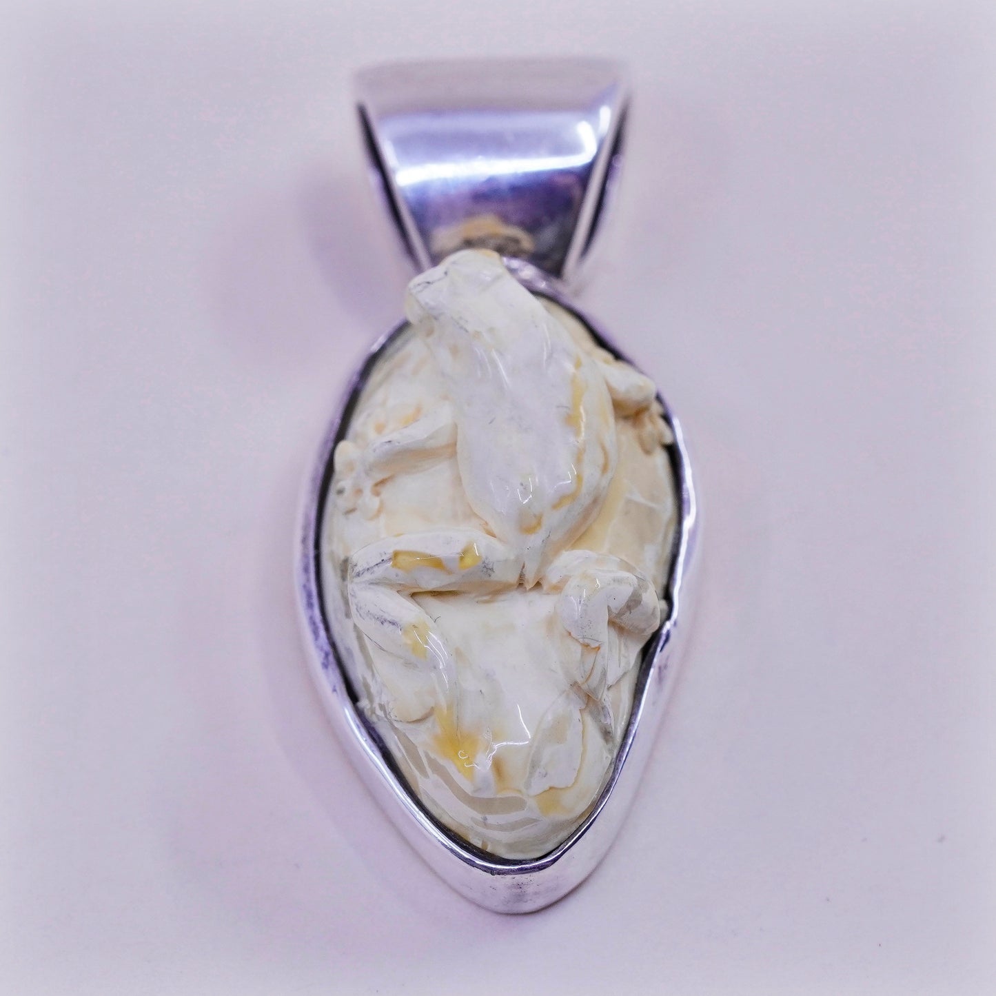 Vintage starborn sterling 925 silver handmade pendant with carved frog amber