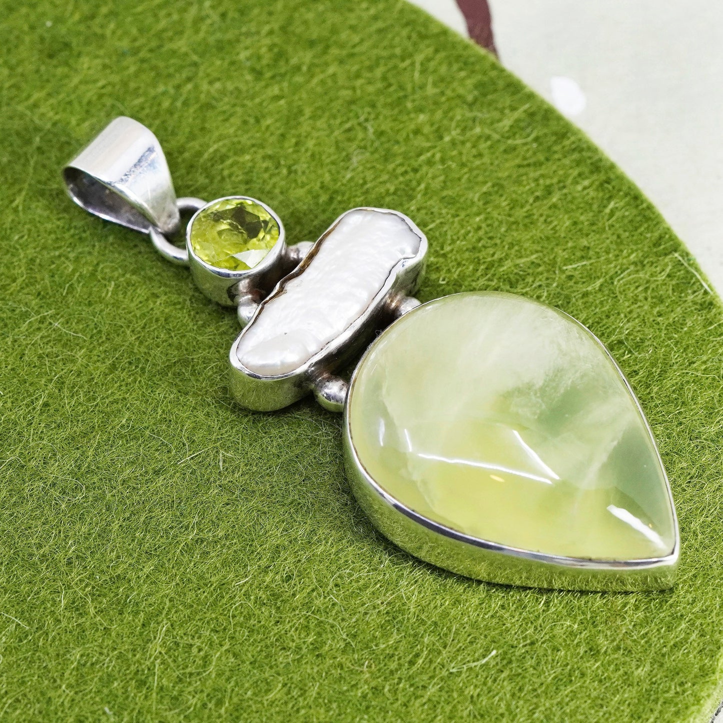 Vintage Sajen Sterling 925 silver pendant with Teardrop jade, peridot and pearl