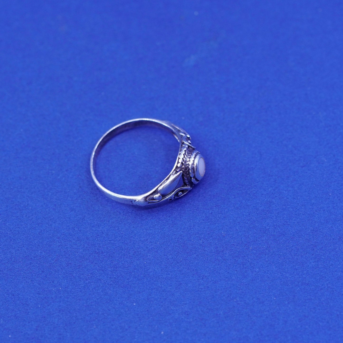 Size 7, vintage sterling 925 silver handmade ring with mother of pearl