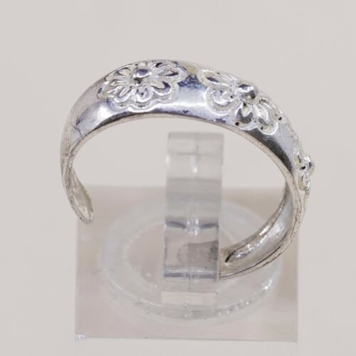 Size 6.5, Vtg Sterling Silver handmade open end Ring. 925 Flower Band