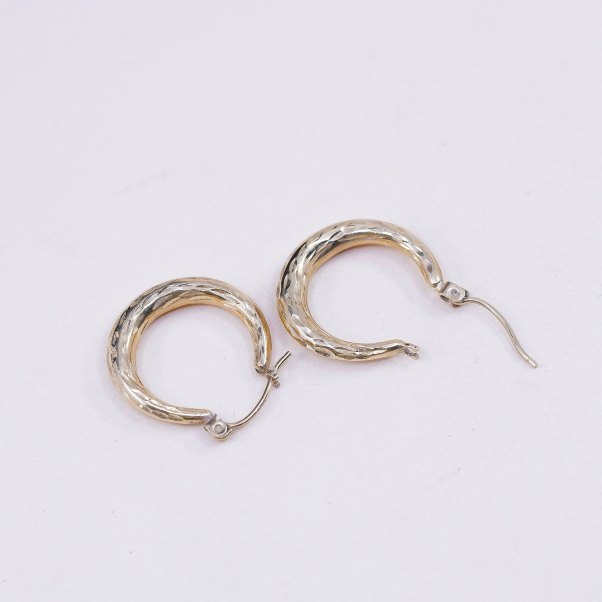 1”, 1.2g, VTG real 14K gold hoops earrings, puffy yellow gold textured huggie