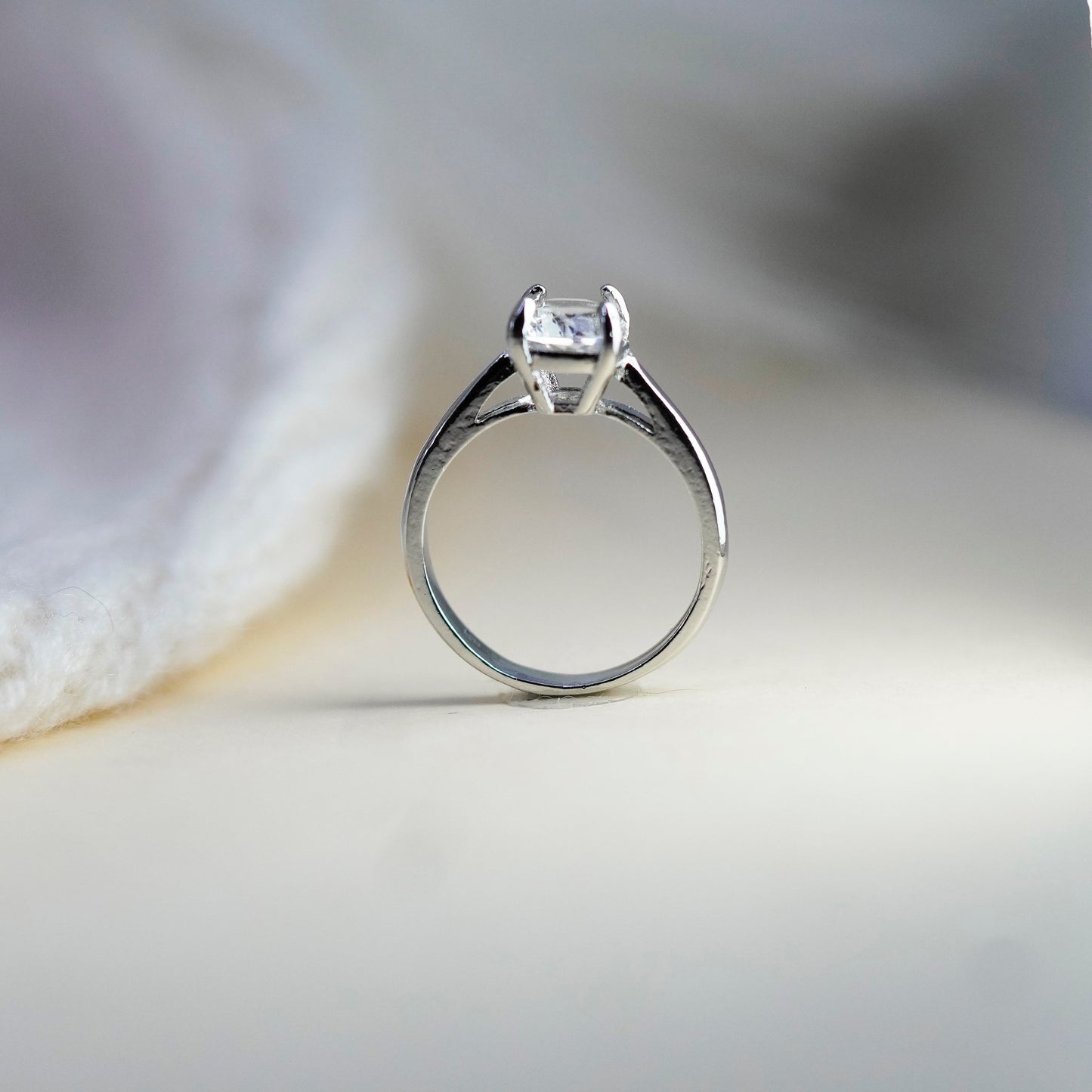 Size 7.5, Vintage handmade sterling 925 silver crystal ring