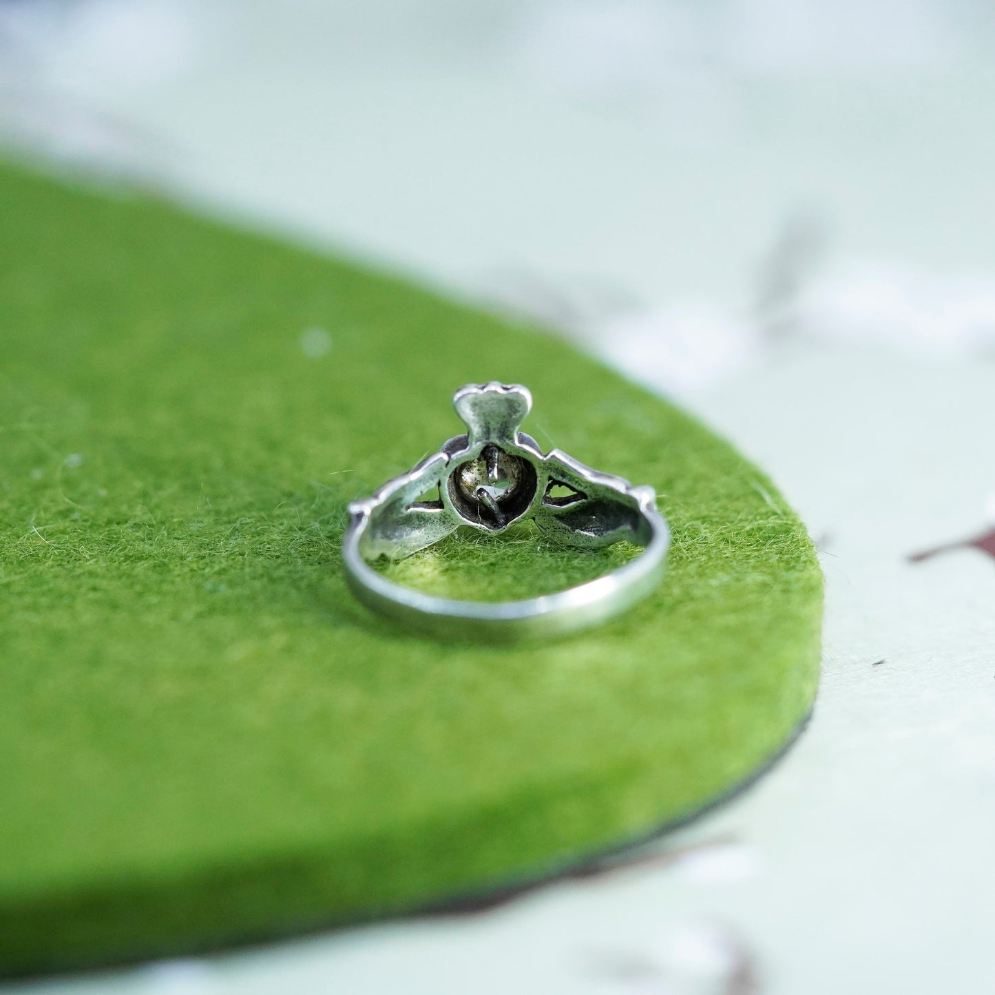 Size 7, Vintage sterling 925 silver claddagh ring, holding cz heart
