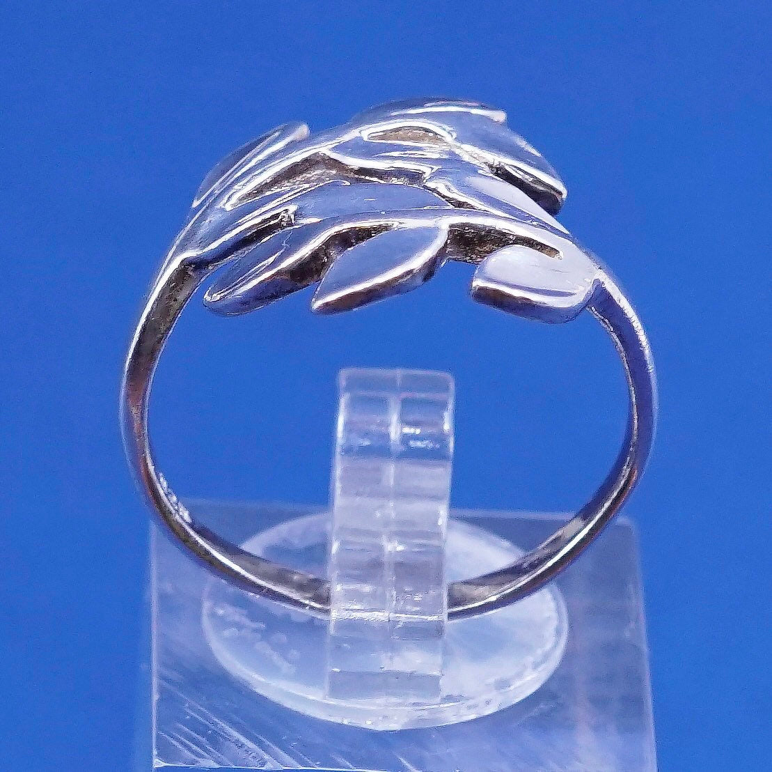 Size 8, vtg Sterling silver handmade ring, 925 band w/ leaves