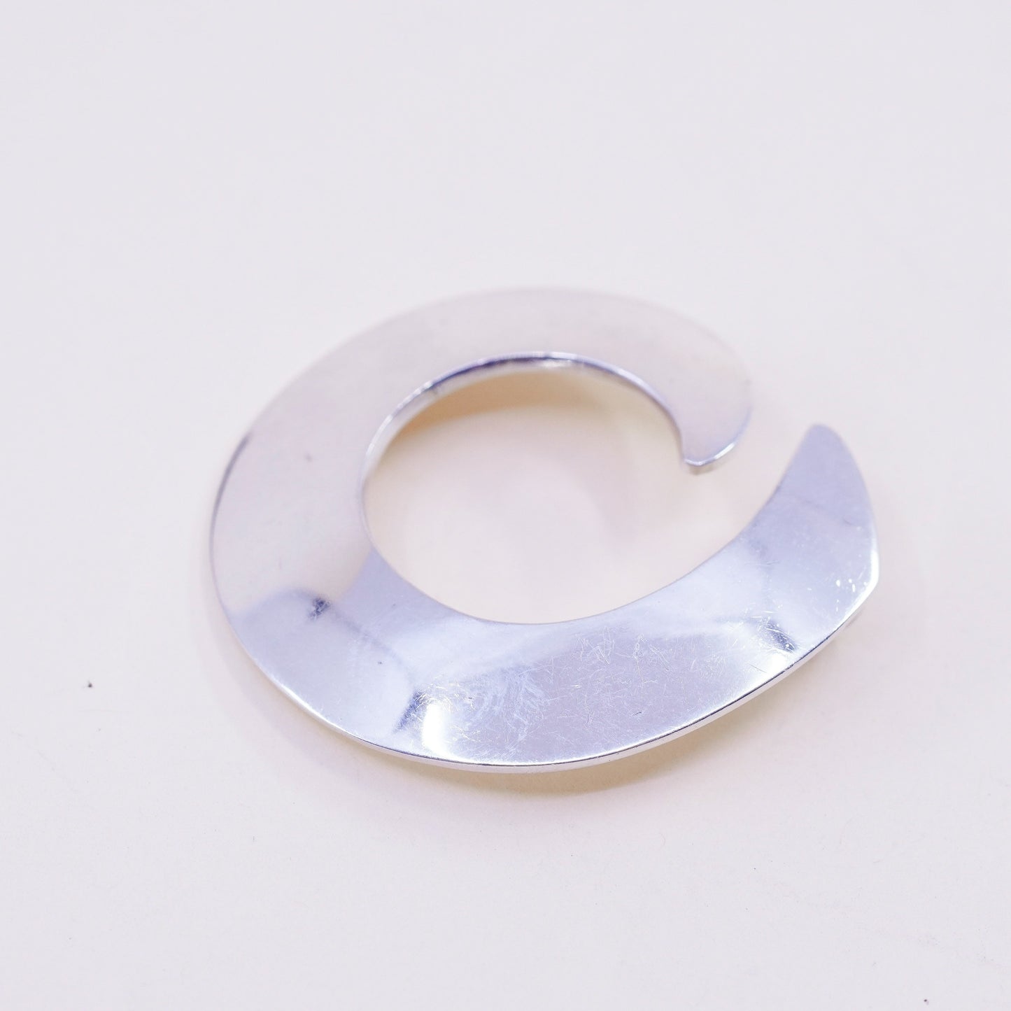 Vintage sterling 925 silver handmade hammered pendant with wave swirl
