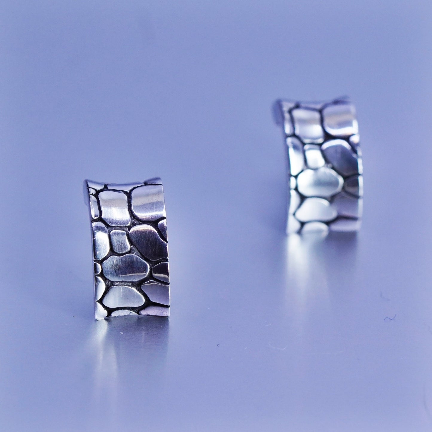 0.5”, vtg Sterling silver handmade earrings, 925 pebbles textured hoops huggie