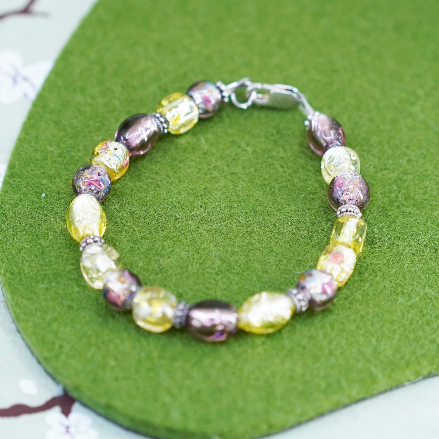 6.75”, vtg 925 Sterling silver bracelet with artisan yellow foiled glass beads