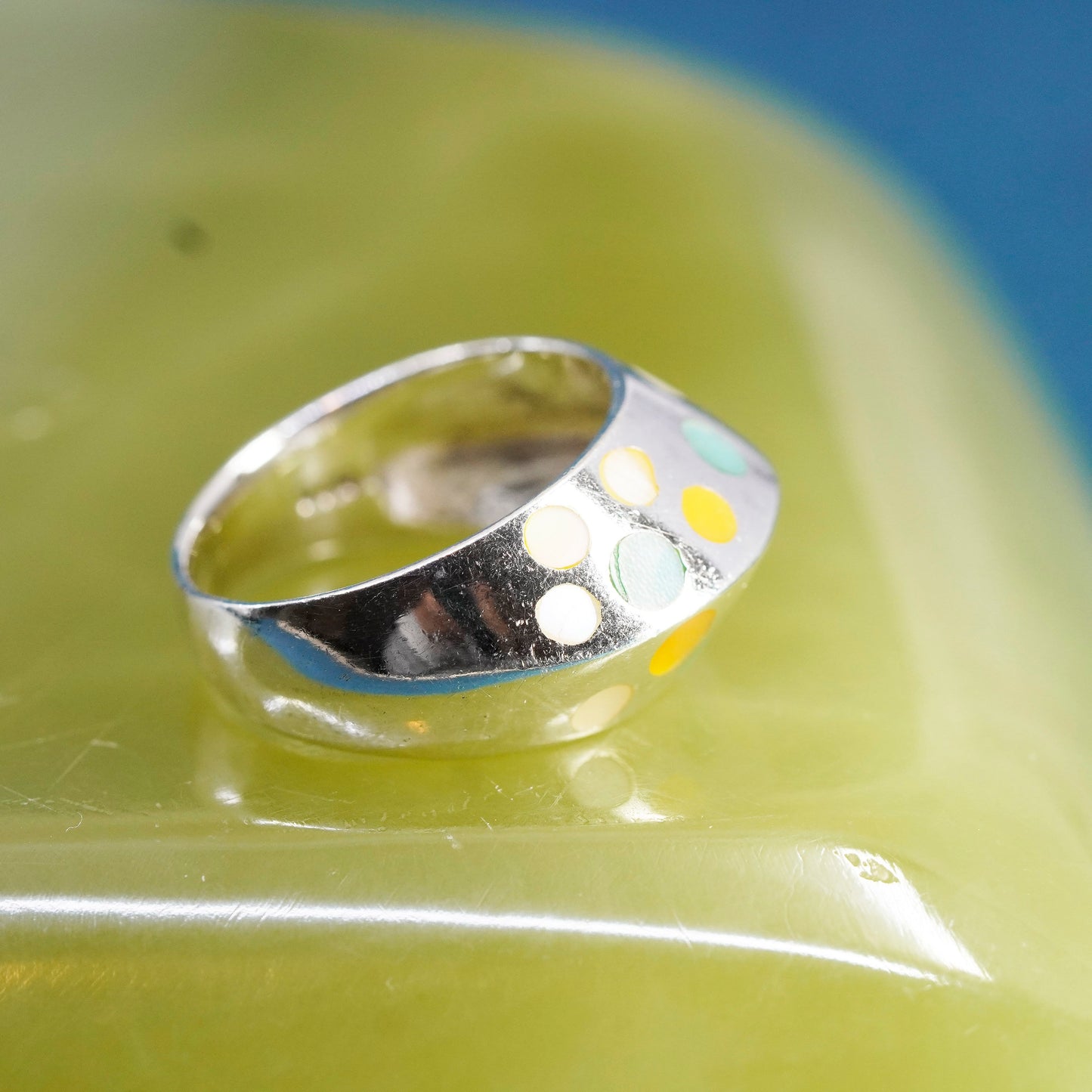 Size 6.75, Sterling silver handmade swirl ring, 925 ribbed band mother of pearl