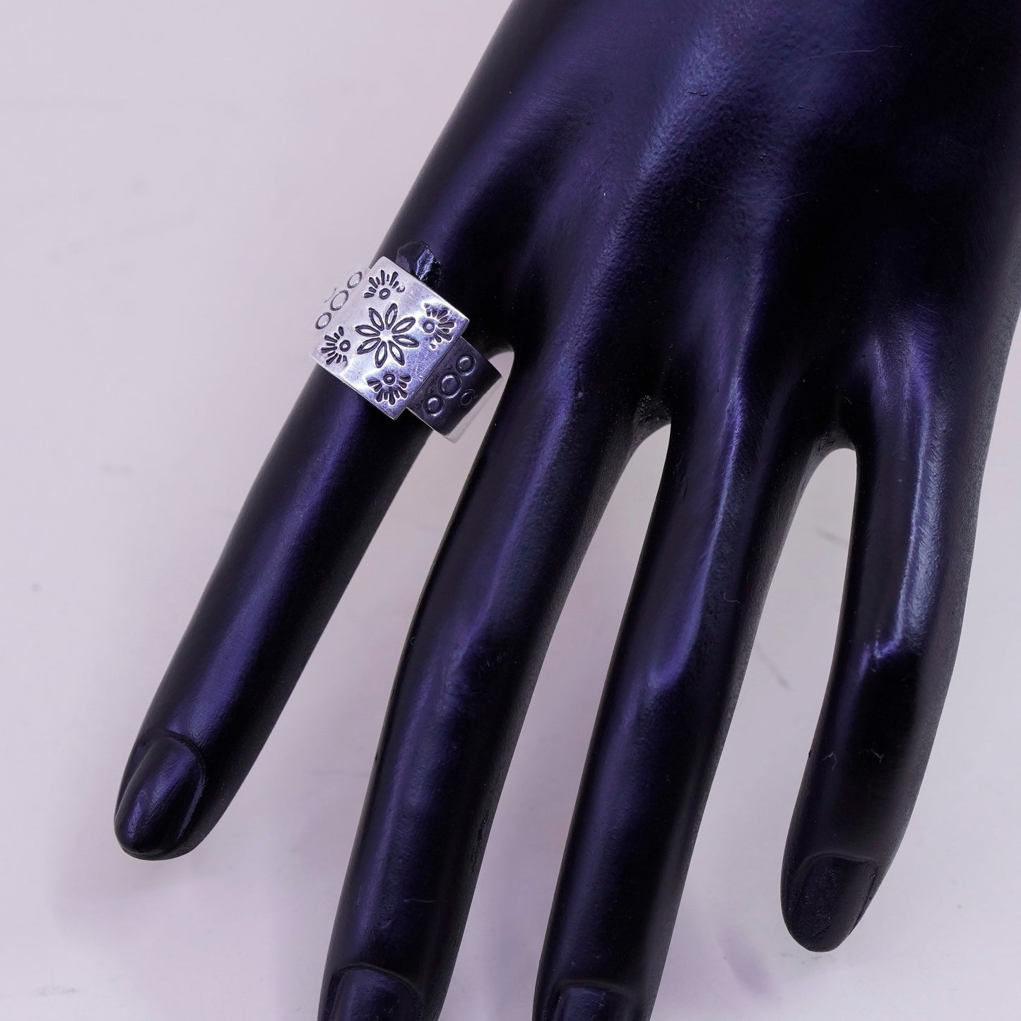 Size 7.75, vintage Sterling 925 silver handmade ring with flower embossed