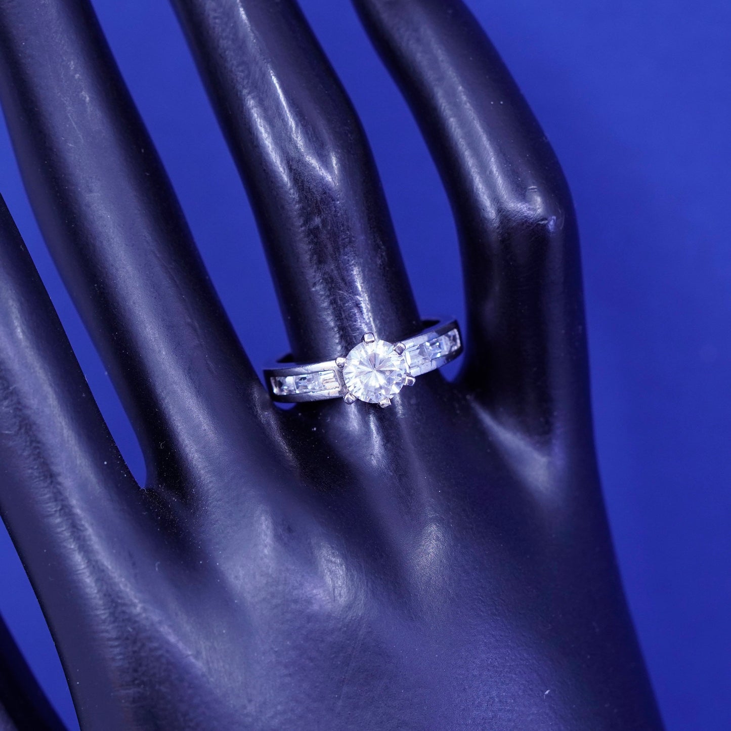 Size 7.5, vintage Sterling 925 silver engagement ring with cz