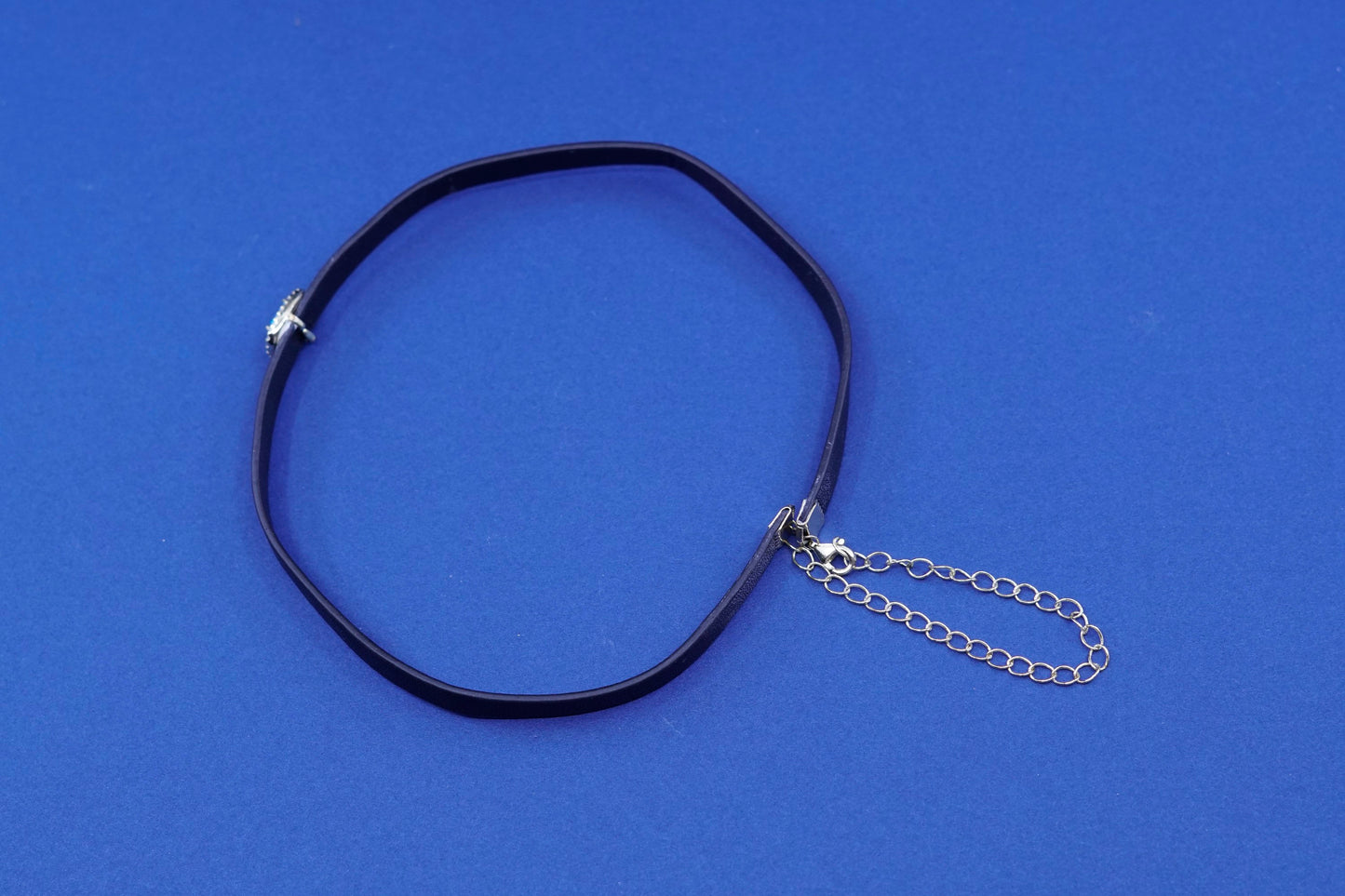 12+4”, Leather choker collar Necklace w/ sterling 925 silver oval pendant N Cz