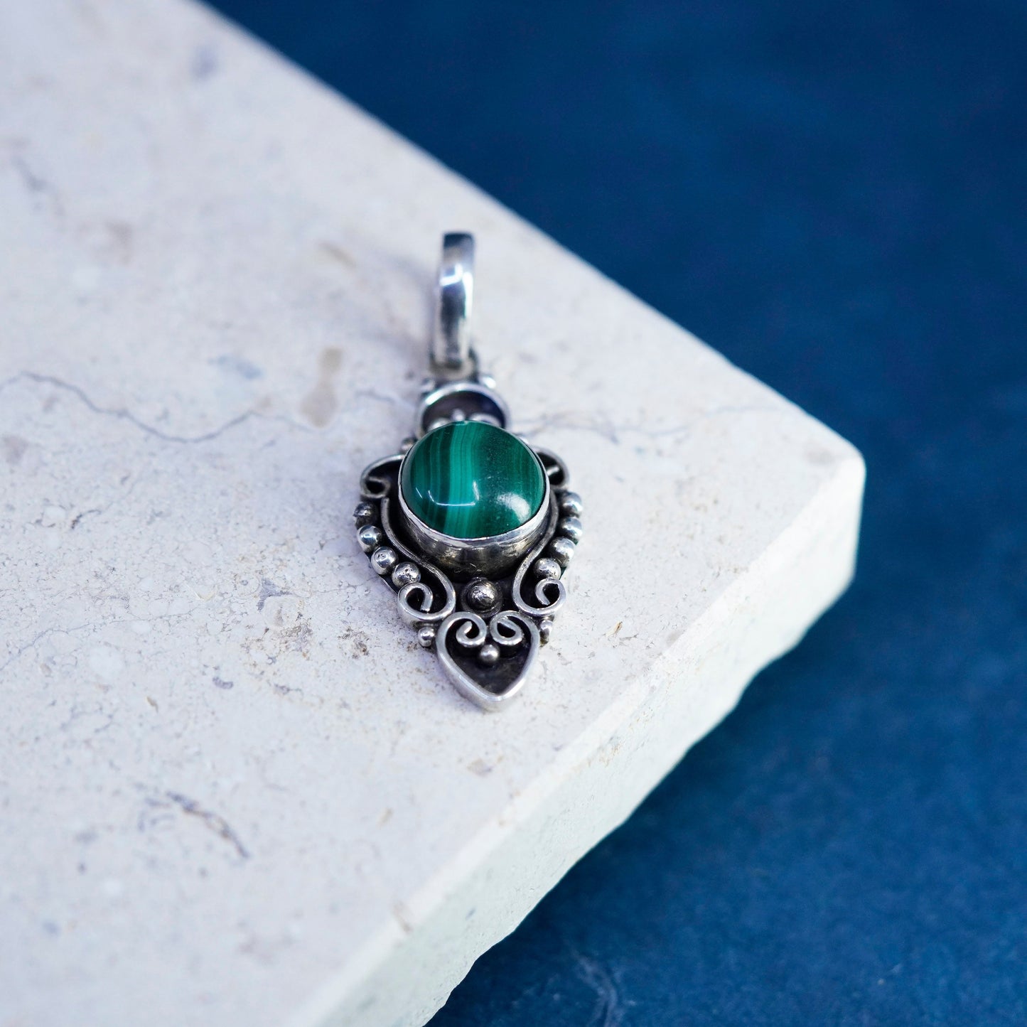 vtg mexico Sterling 925 silver handmade pendant with oval malachite and beads