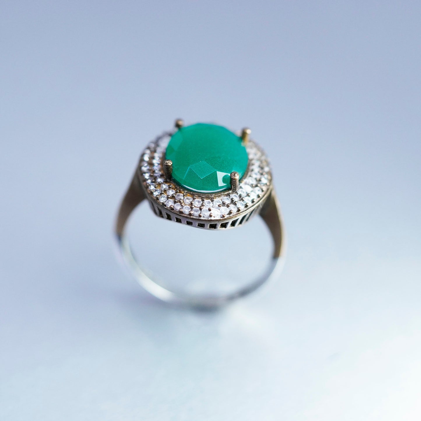 Size 8, vintage Sterling 925 silver handmade ring with emerald and cluster cz