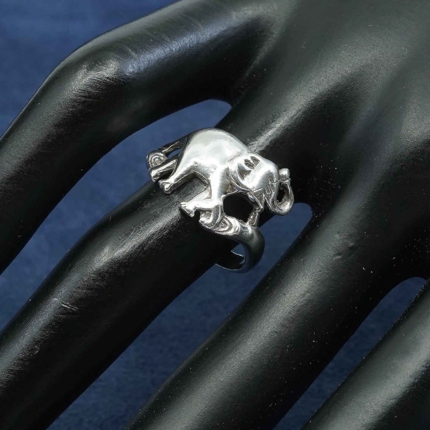Size 6.75, vtg Sterling silver handmade ring, 925 elephant band