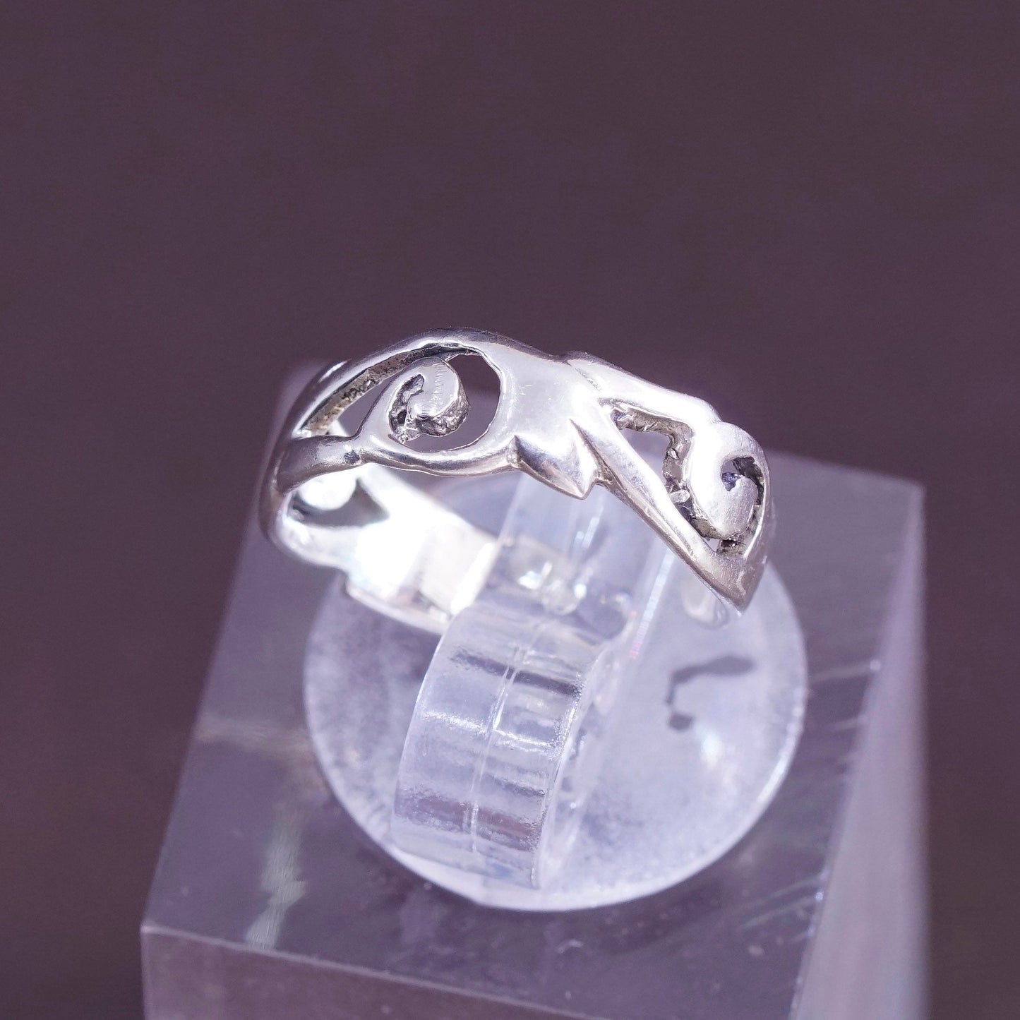 Size 1.5, vintage Sterling silver handmade tiny ring, 925 swirl band, open end