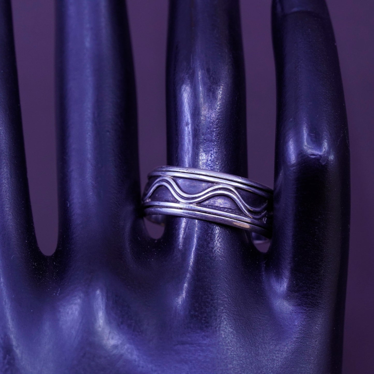 Size 11, vintage Sterling silver prayer ring, 925 spinner wavy band