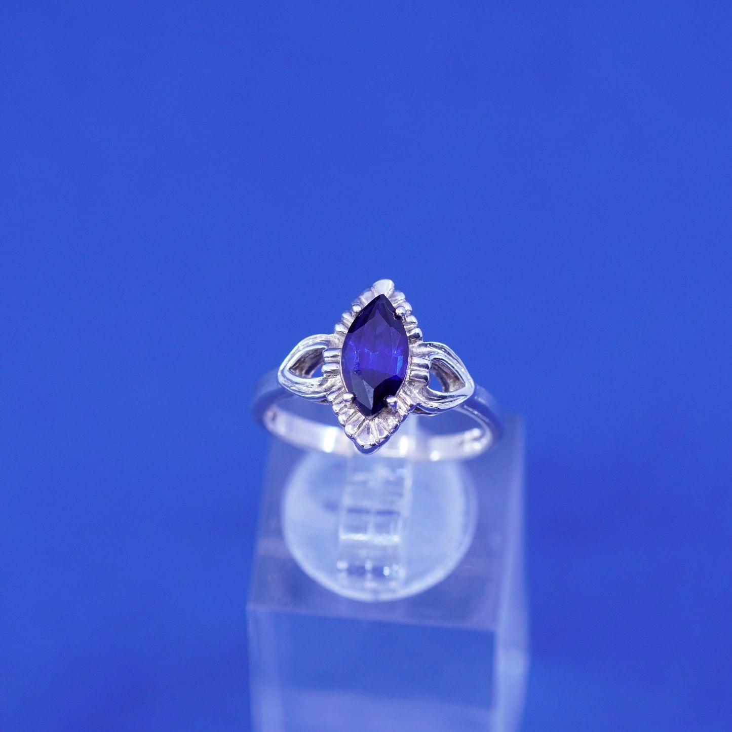 Size 7, vintage Sterling 925 silver handmade ring with sapphire