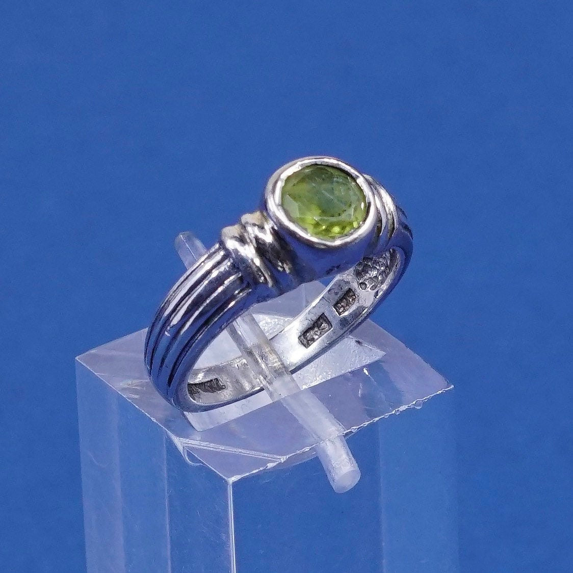 sz 5, vtg Sterling silver handmade 925 stackable ring w/ peridot