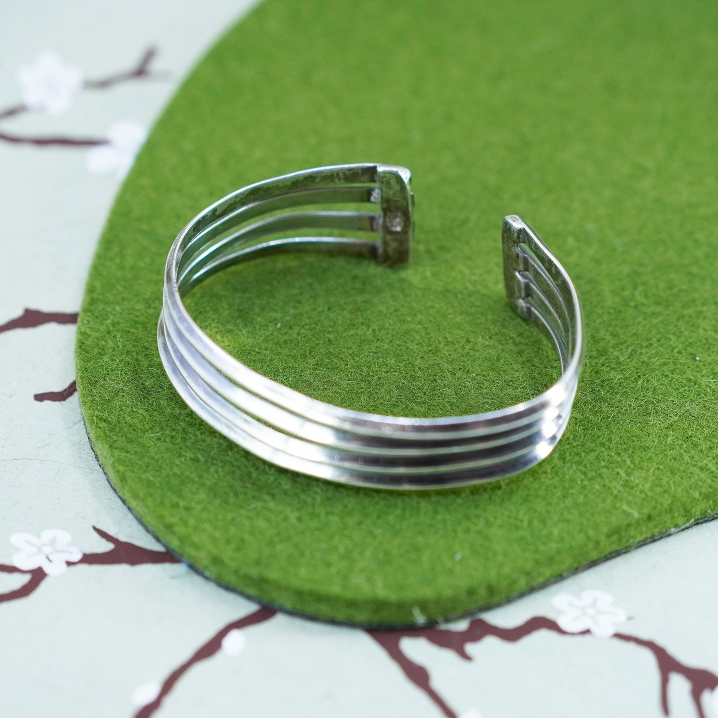 6”, vtg southwestern Sterling silver bracelet, handmade wide 925 ribbed cuff