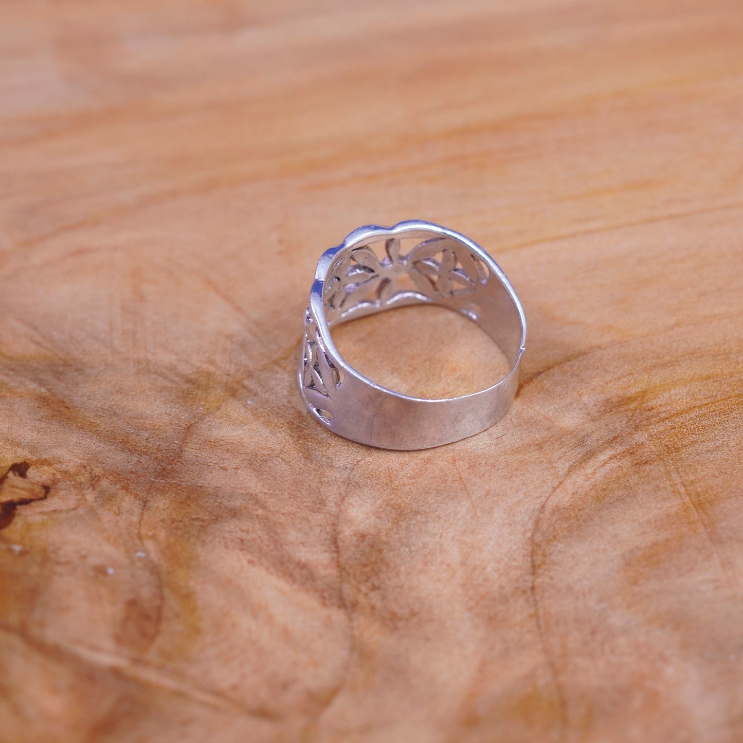 Size 8, Vintage Sterling silver handmade ring, 925 band with filigree flower