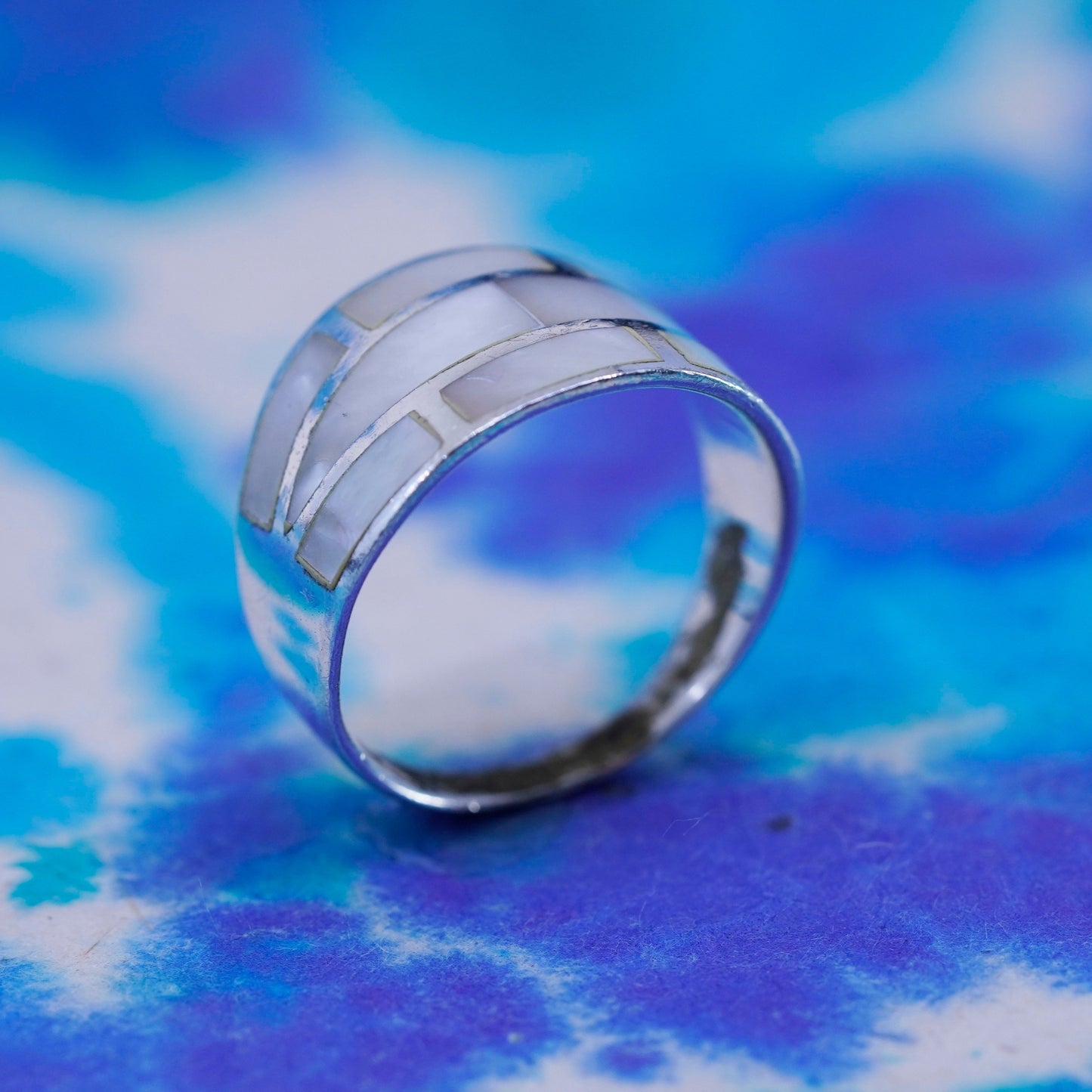 Size 8, vtg Sterling silver handmade swirl ring, 925 band w/ mother of pearl