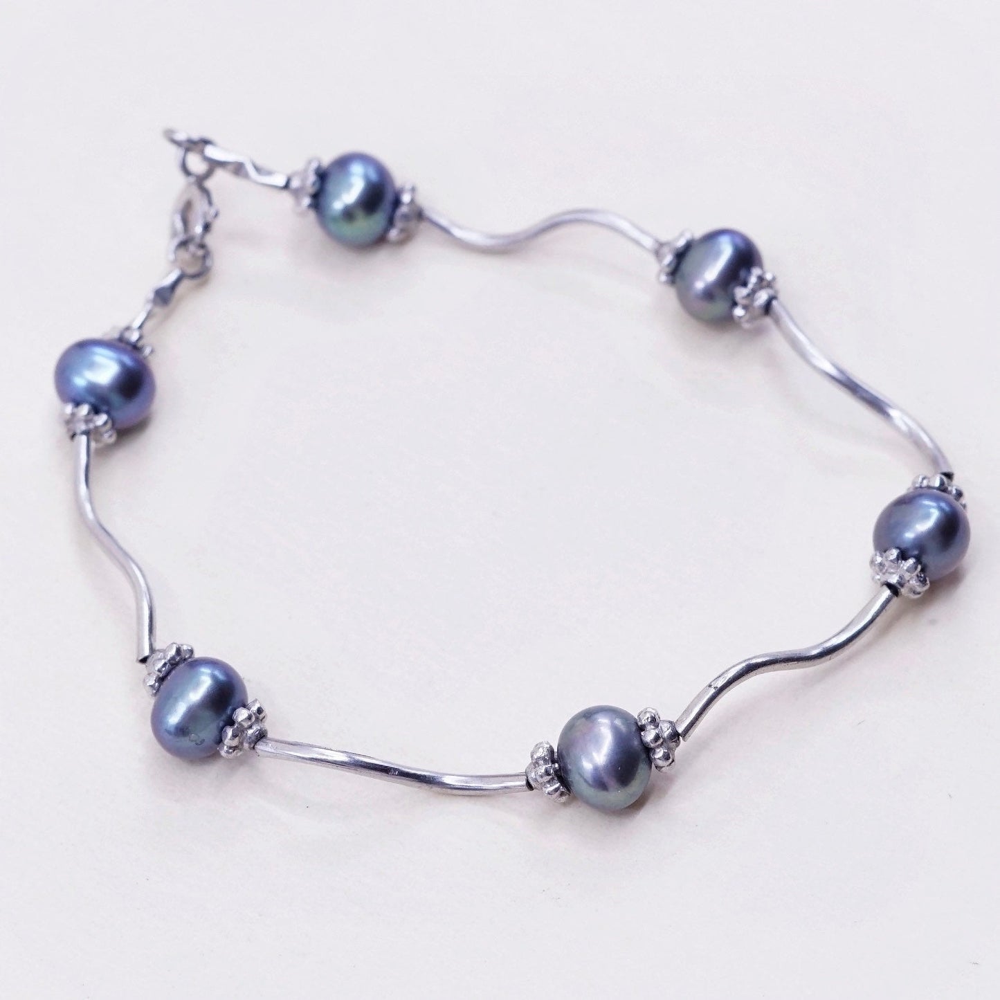 6.5”, vtg sterling silver handmade bracelet 925 wavy bar w/ black N white pearl