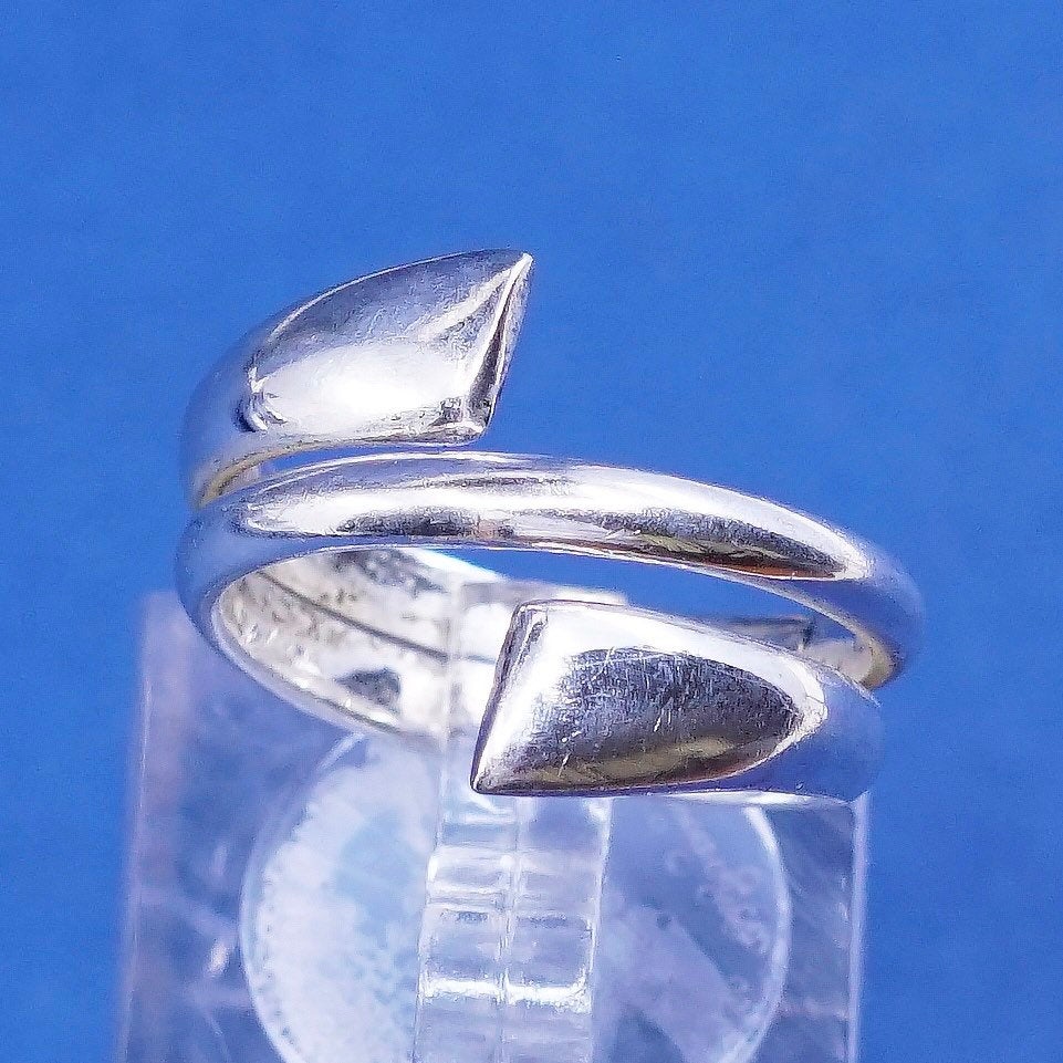 Size 7, vtg Sterling silver handmade wrapped ring, modern 925 statement ring