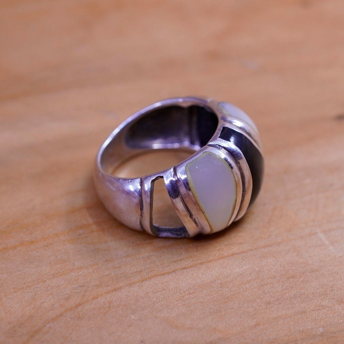 Size 8, Sterling 926 silver handmade ring band w/ obsidian and mother of pearl