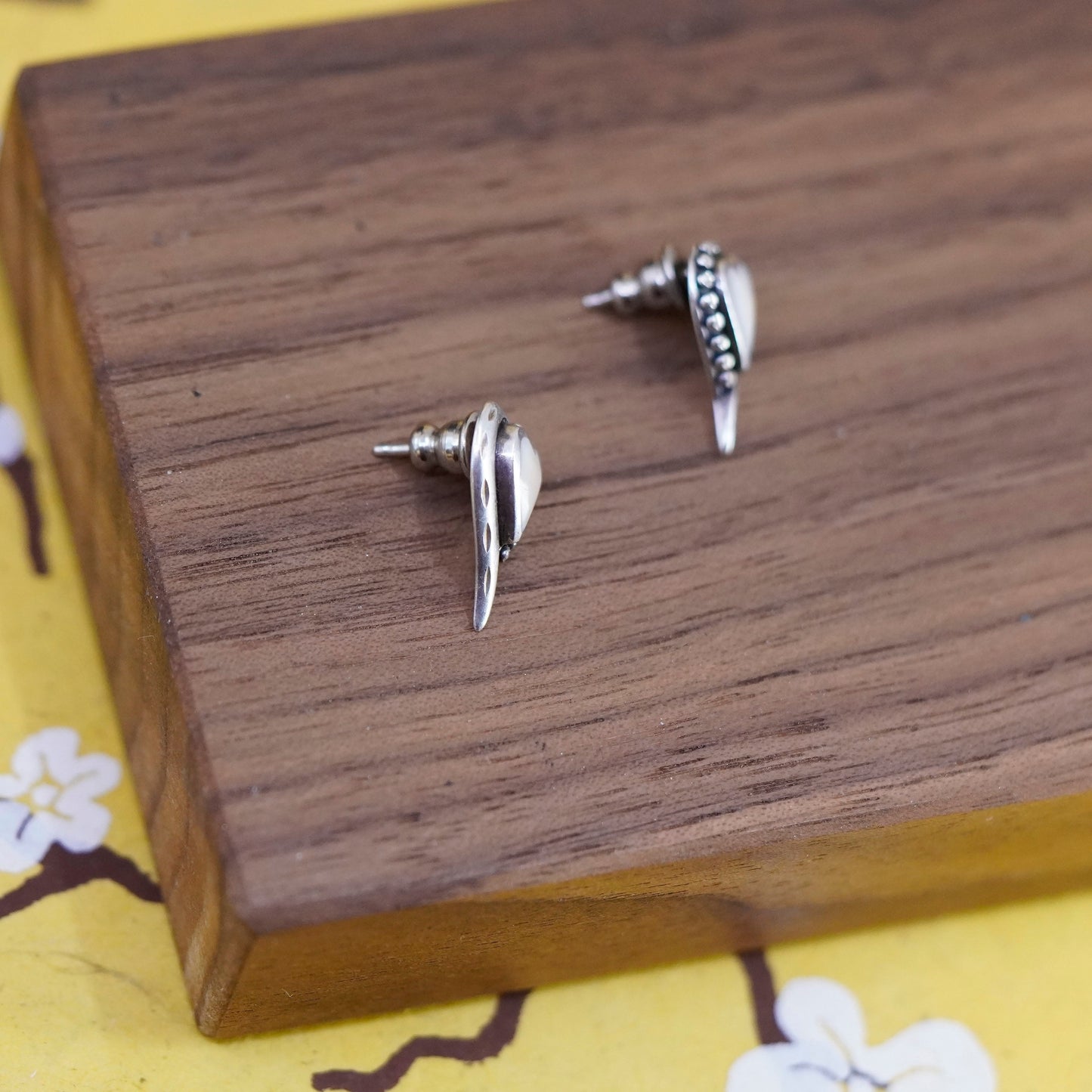 vtg mexico Sterling silver handmade earrings, 925 heart studs mother of pearl