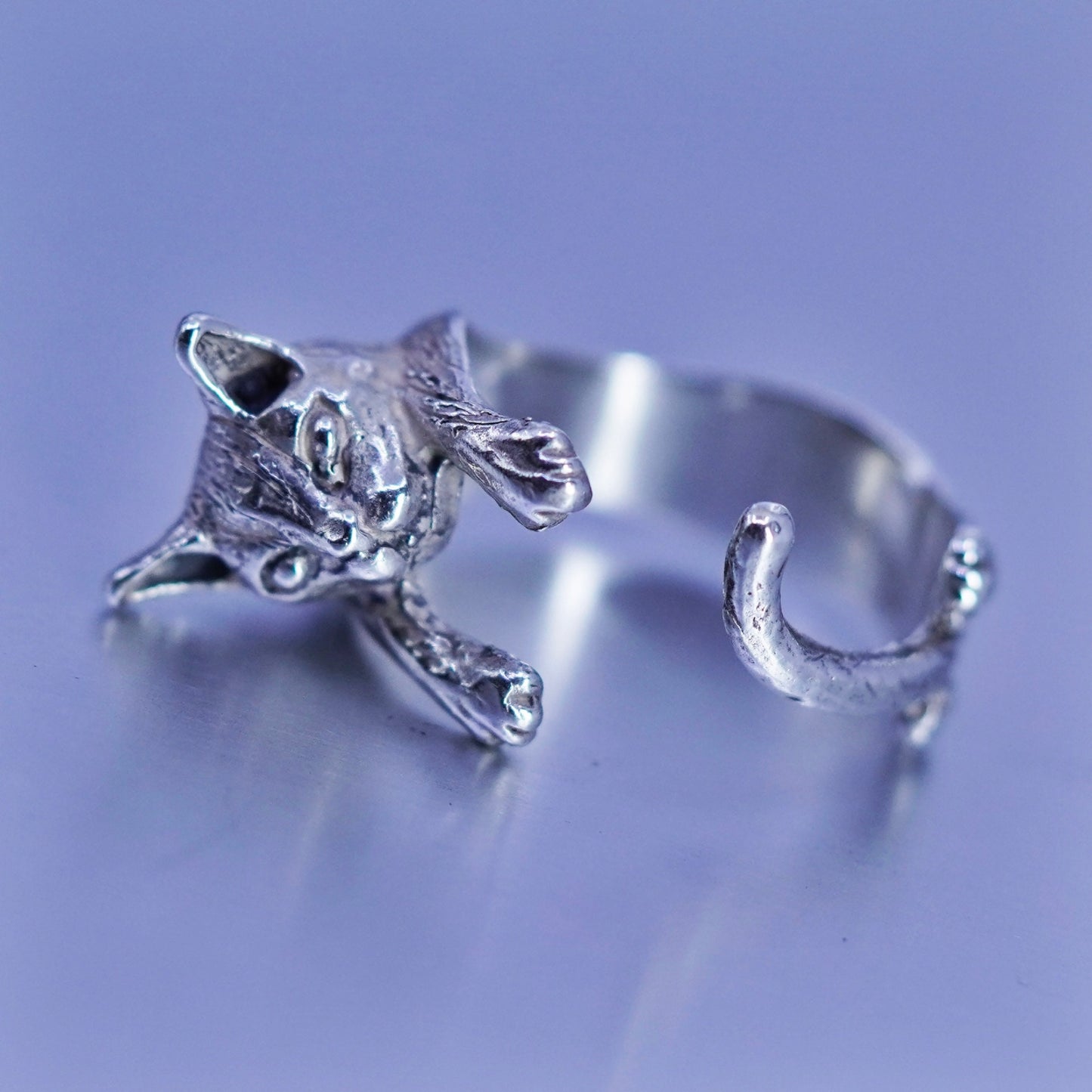 Size adjustable, vtg southwestern Sterling 925 silver handmade ring, cat band