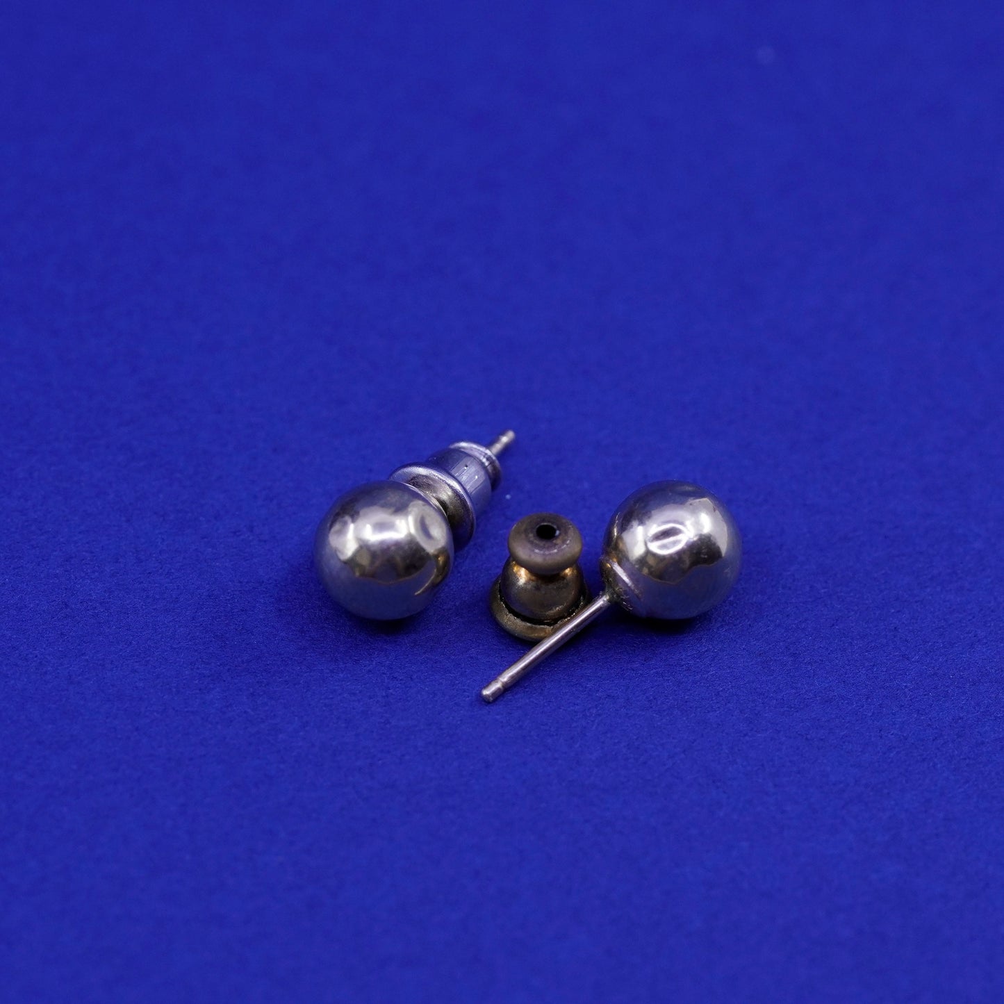 1g, 7mm, vintage solid 14K yellow gold studs earrings