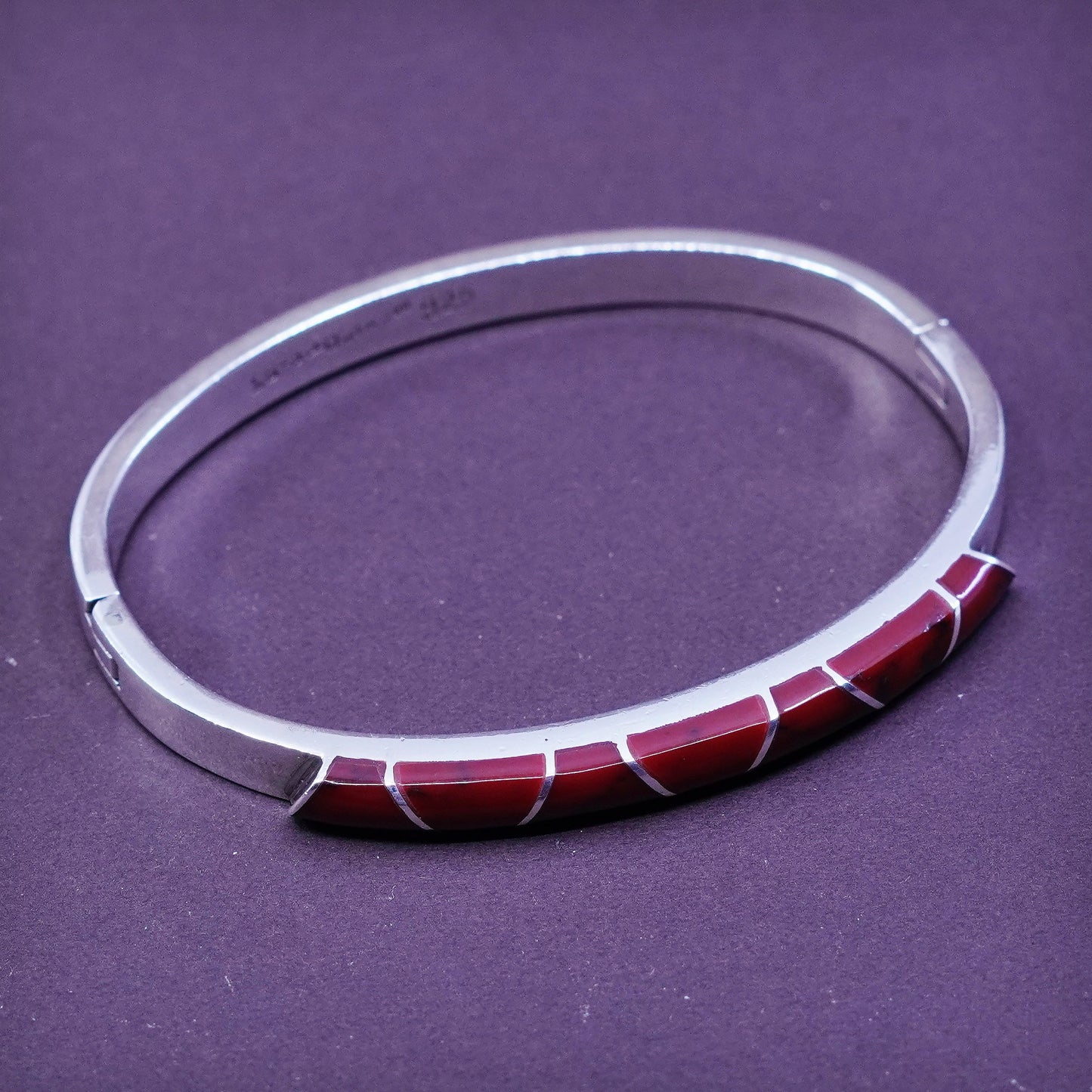 7”, vtg Sterling silver handmade bracelet, 925 hinged bangle with red jasper
