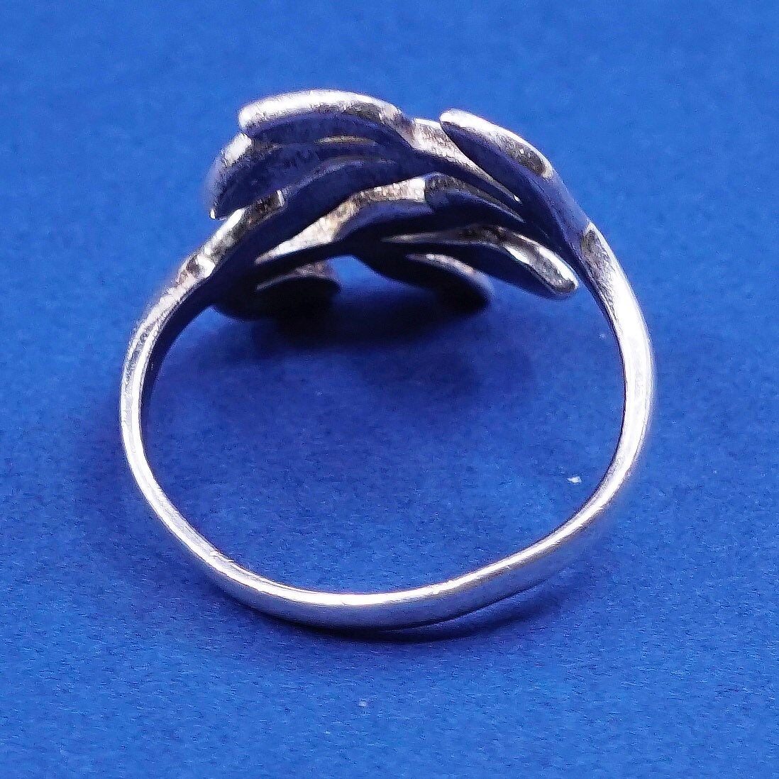 Size 8, vtg Sterling silver handmade ring, 925 band w/ leaves