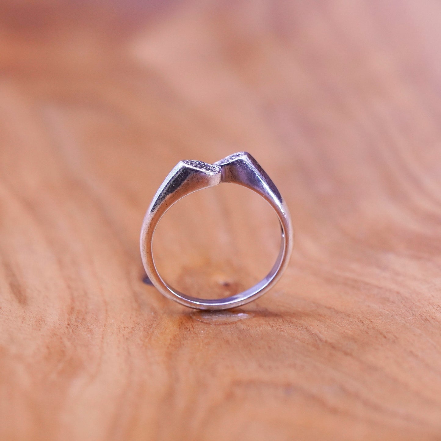 Size 7.25, vintage sterling 925 silver ring with genuine diamond inlay