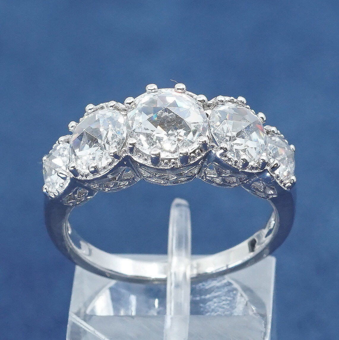 Size 8.5, vtg Sterling silver ring, 925 band w/ clear cz