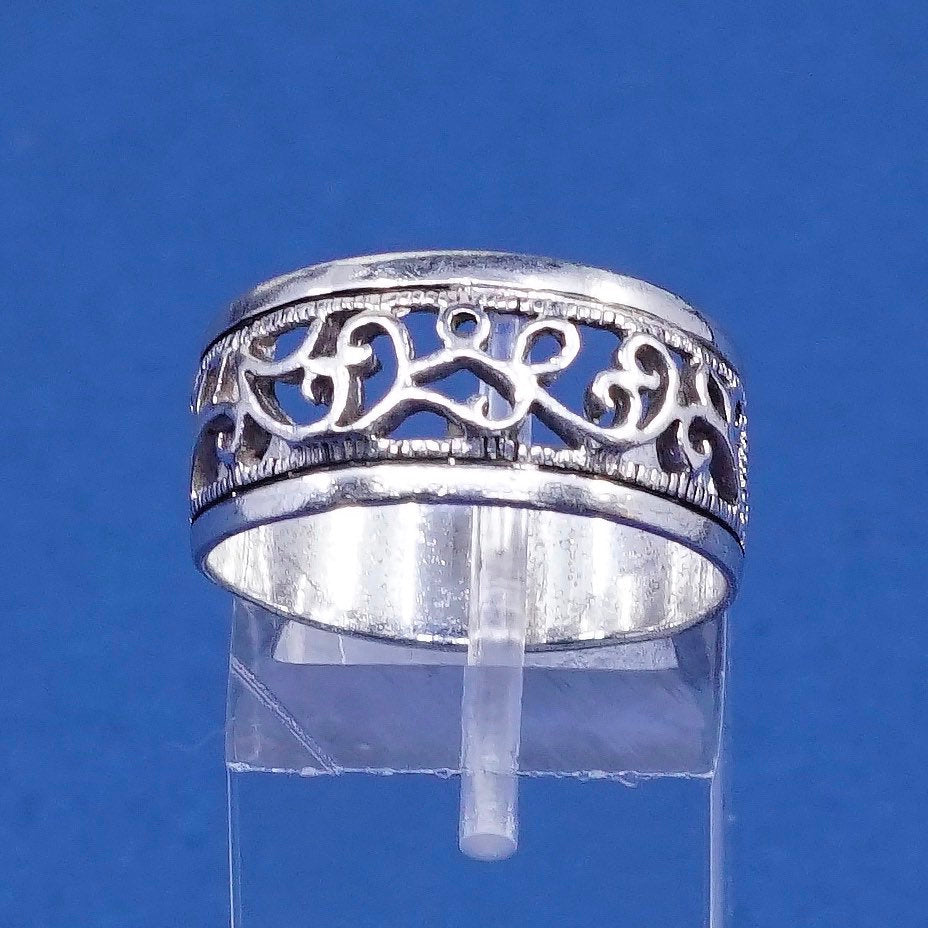 Size 7.5, vtg Sterling silver handmade ring, 925 band w/ filigree