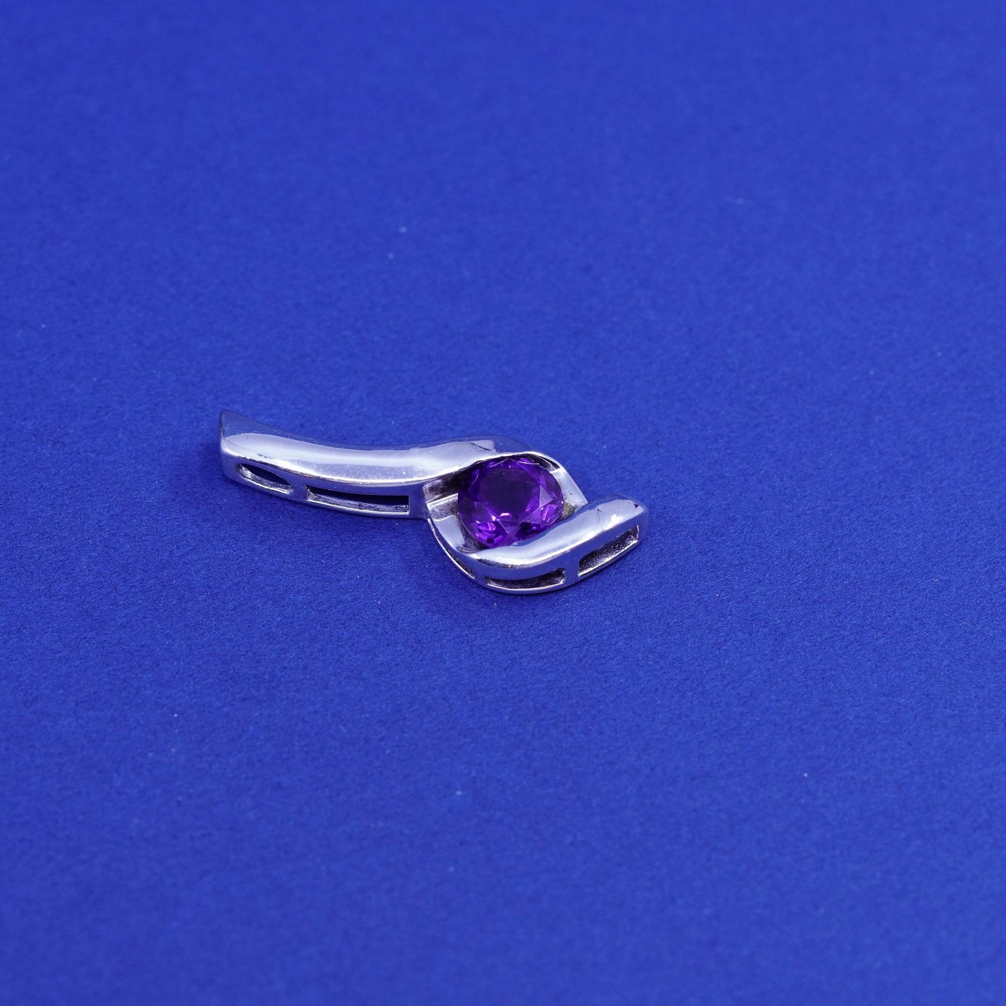 Vintage sterling 925 silver handmade pendant with amethyst