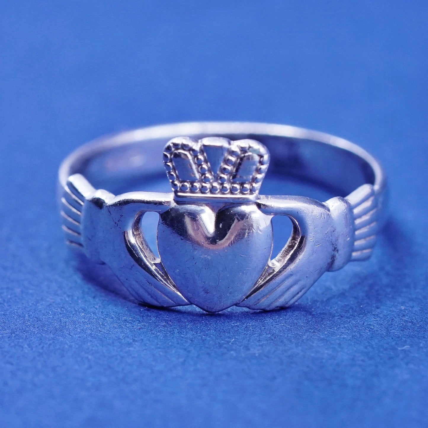 sz 5.75, vtg Solvar sterling silver claddagh ring, holding heart 925 band
